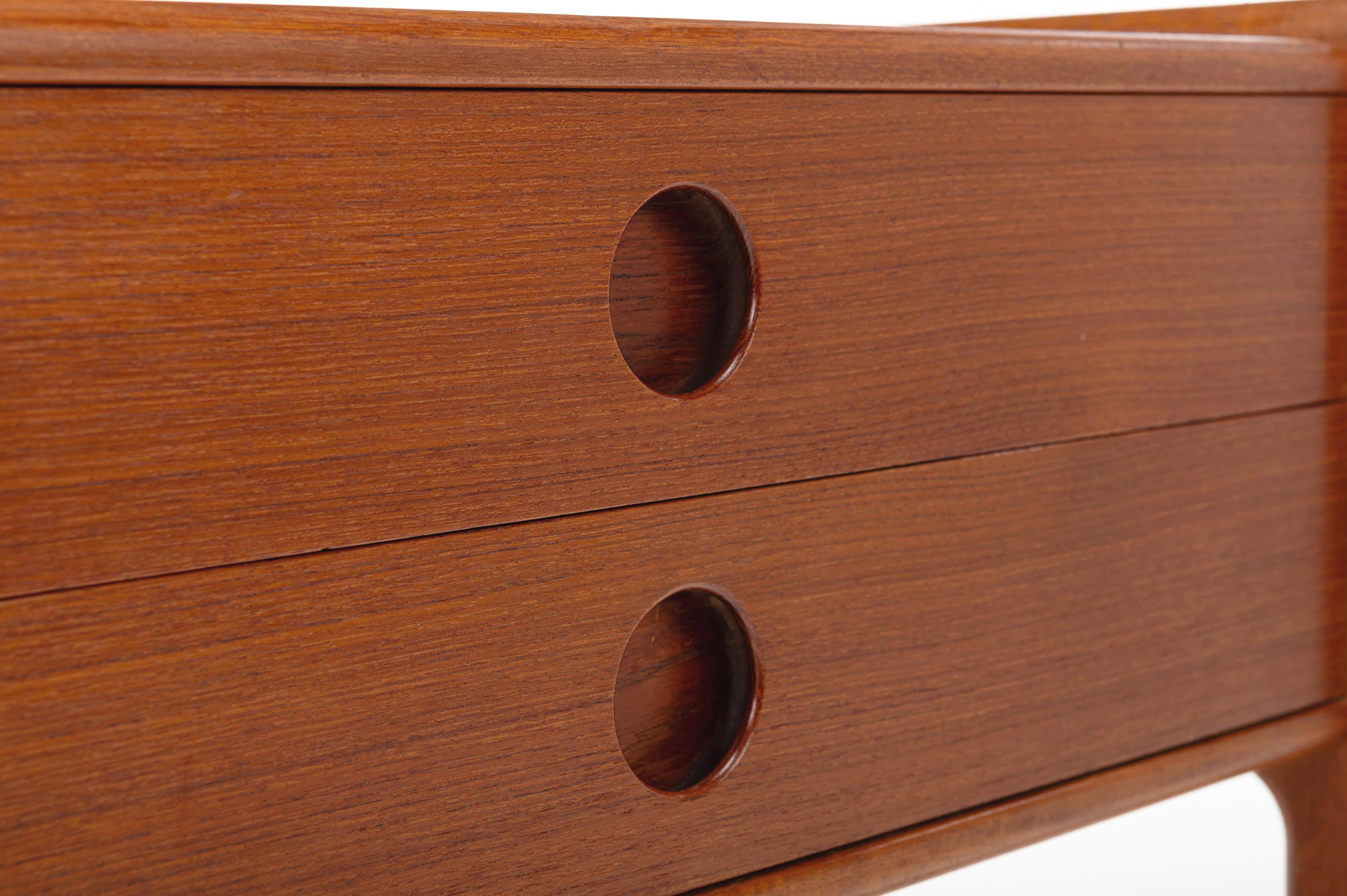 Chest of drawers in teak by Vildbjerg Møbelfabrik For Sale 3