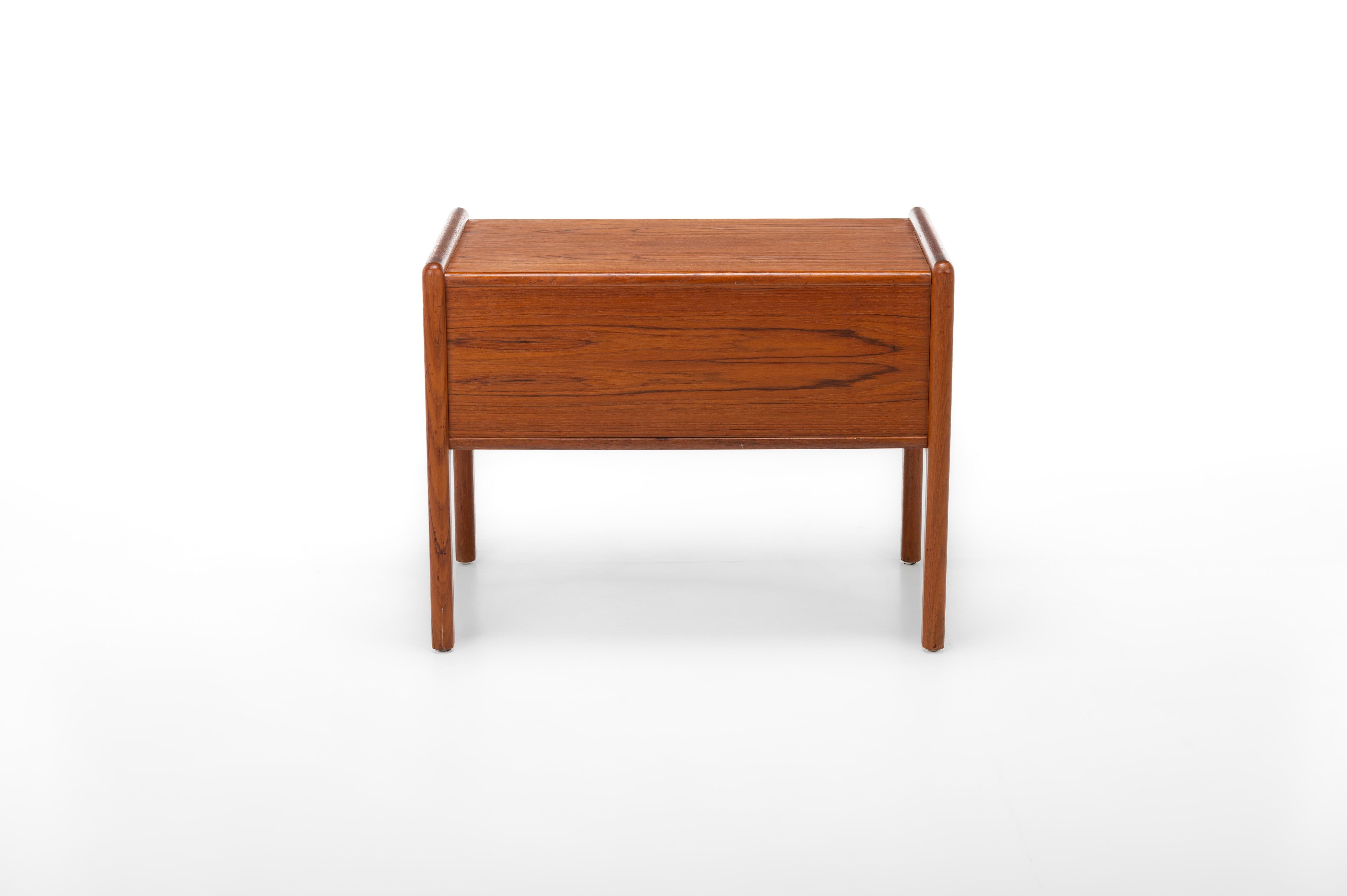 Danish Chest of drawers in teak by Vildbjerg Møbelfabrik For Sale