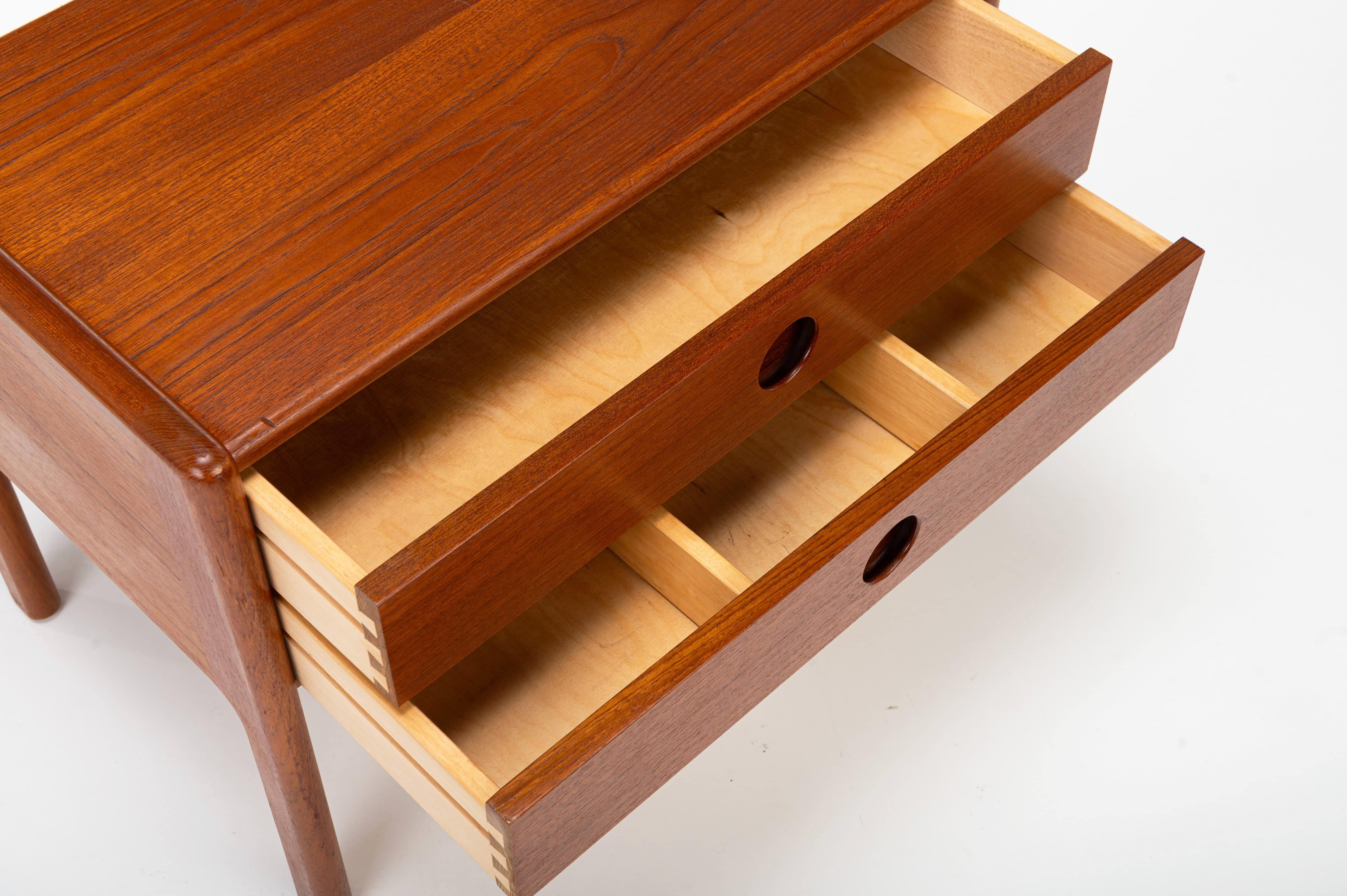 Chest of drawers in teak by Vildbjerg Møbelfabrik In Good Condition For Sale In Ranst, VAN