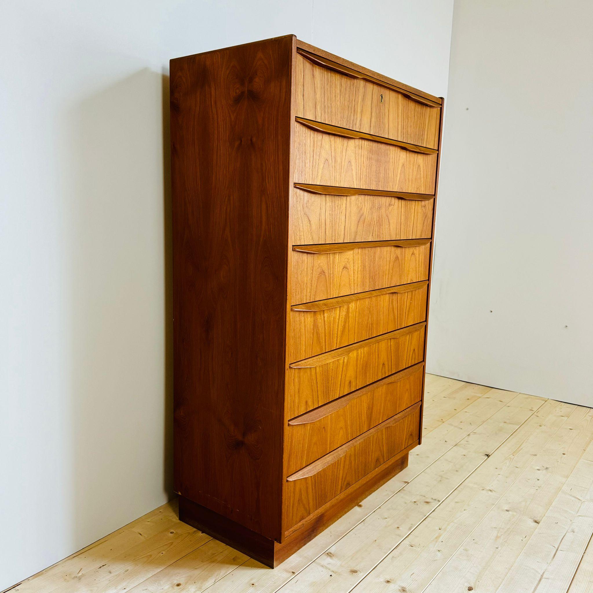 Mid-Century Modern Commode en teck, Danemark années 1960 en vente