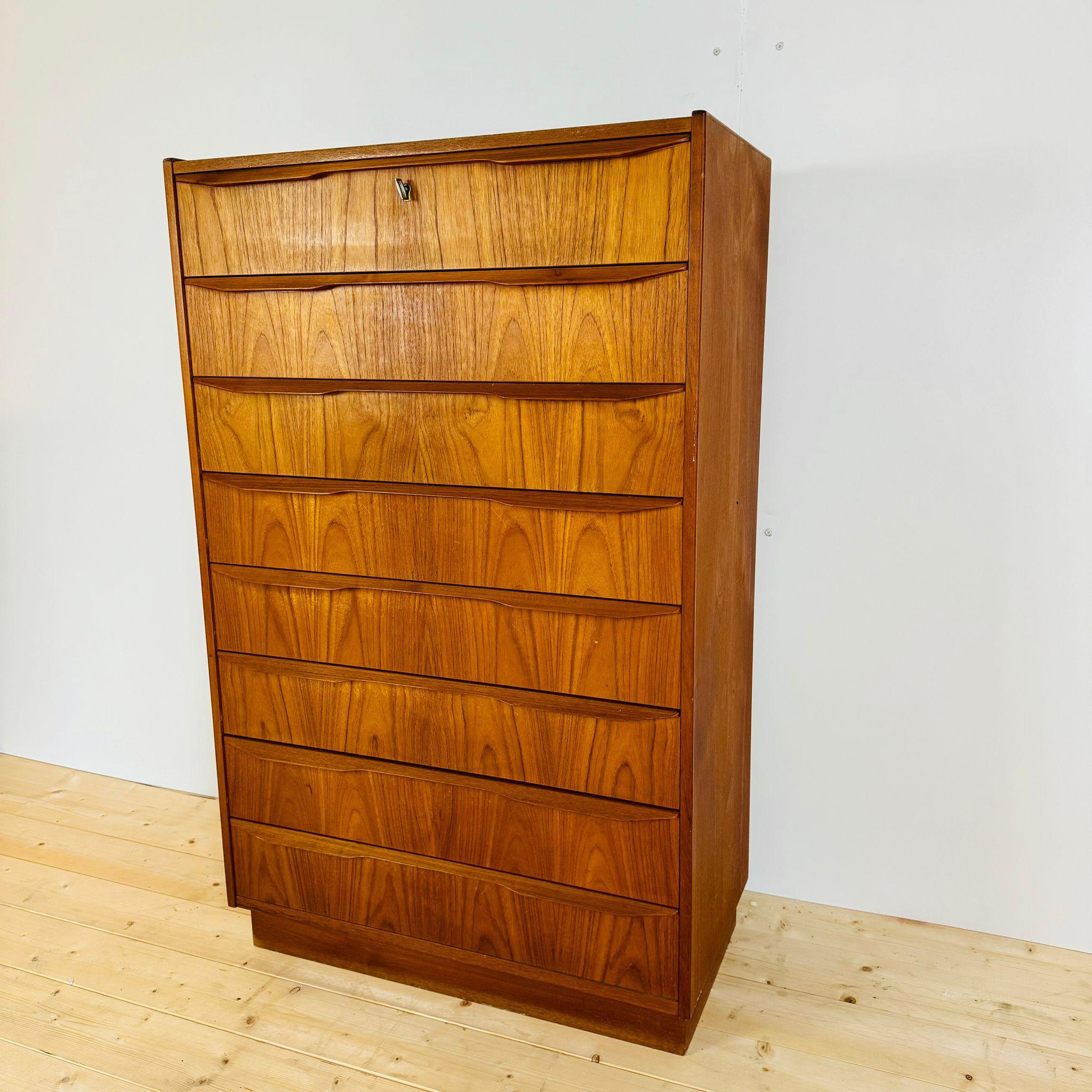 Placage Commode en teck, Danemark années 1960 en vente