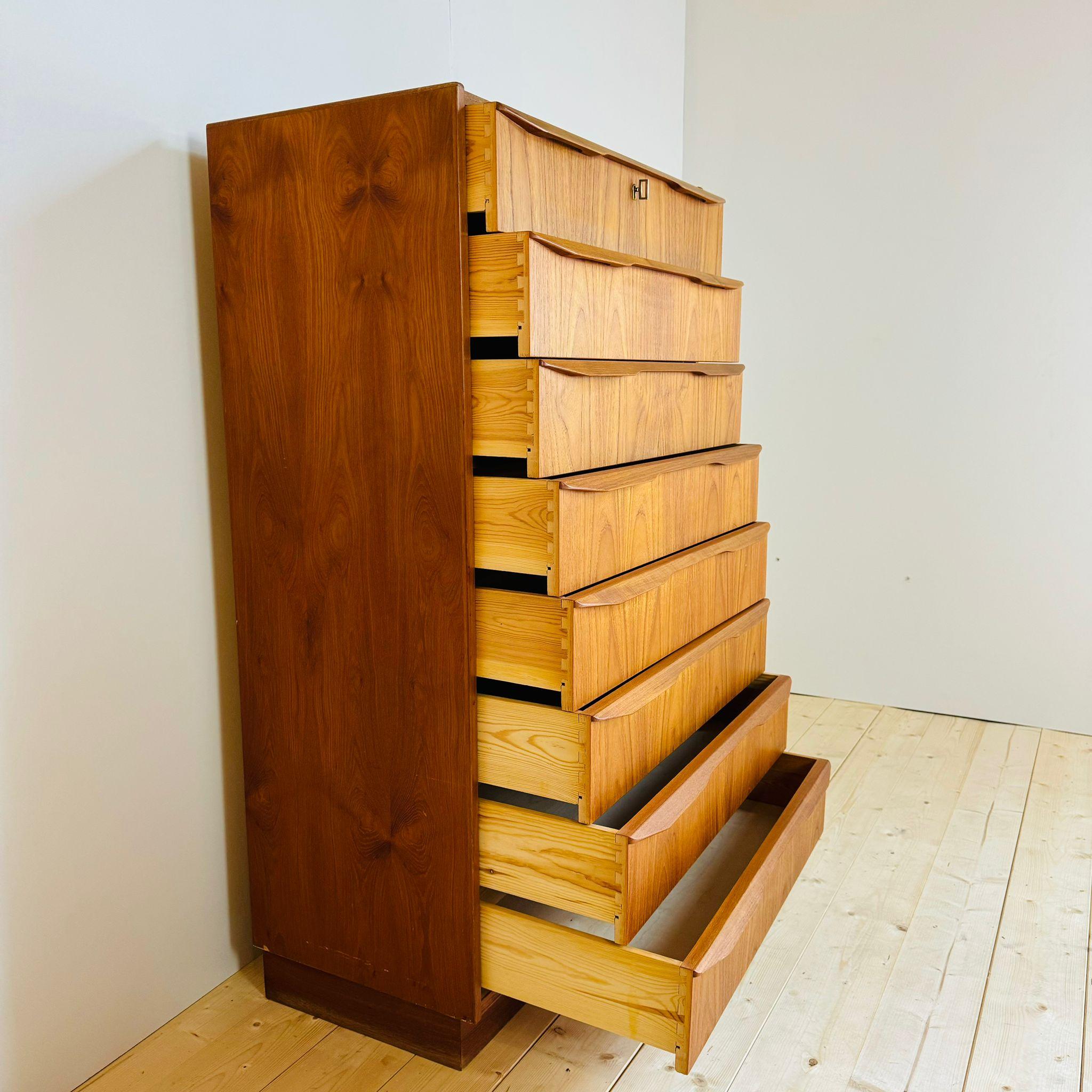 Mid-20th Century Commode en teck, Danemark années 1960 en vente