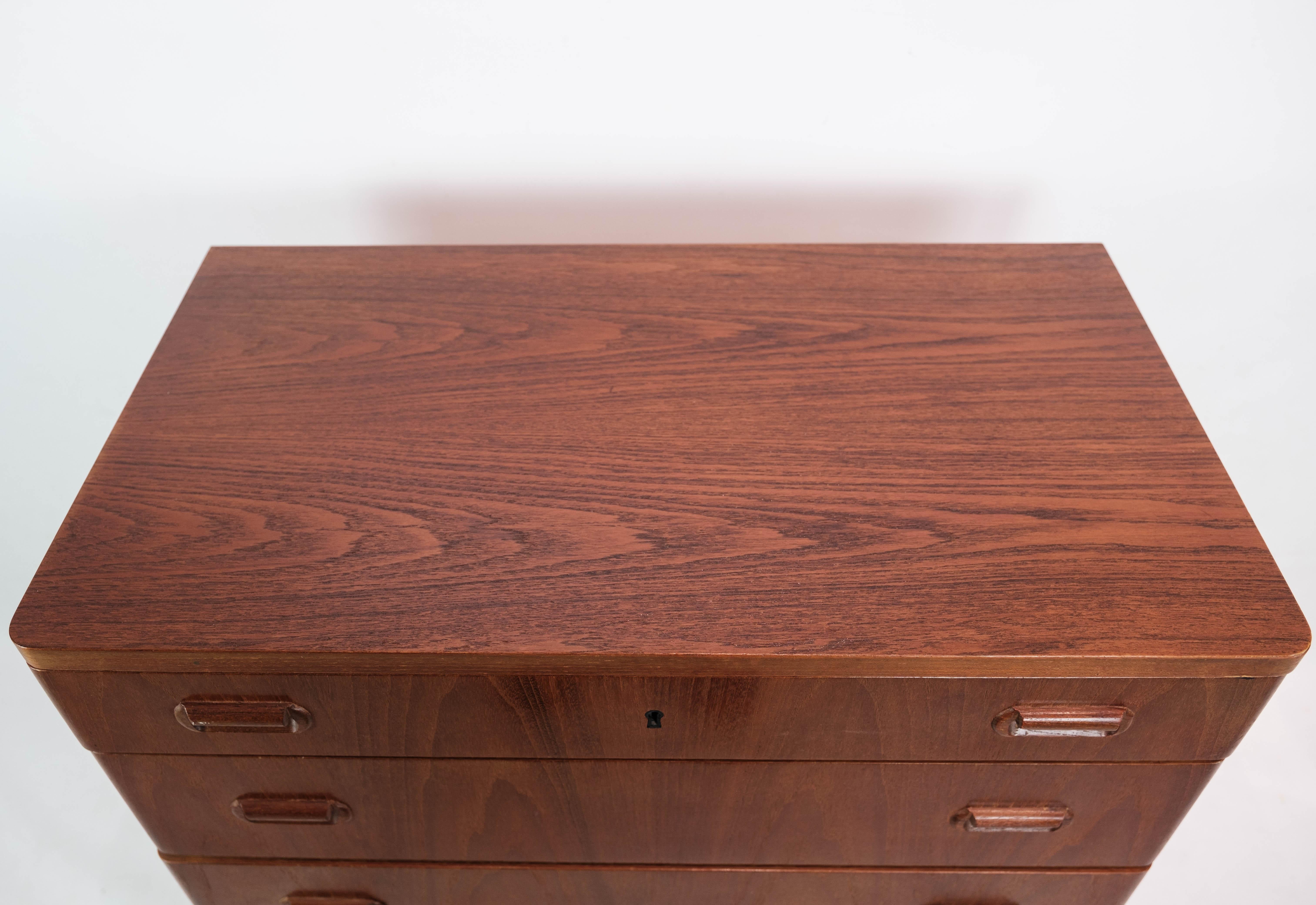 Chest of Drawers Made In Teak With Four Drawers From 1960s In Good Condition For Sale In Lejre, DK