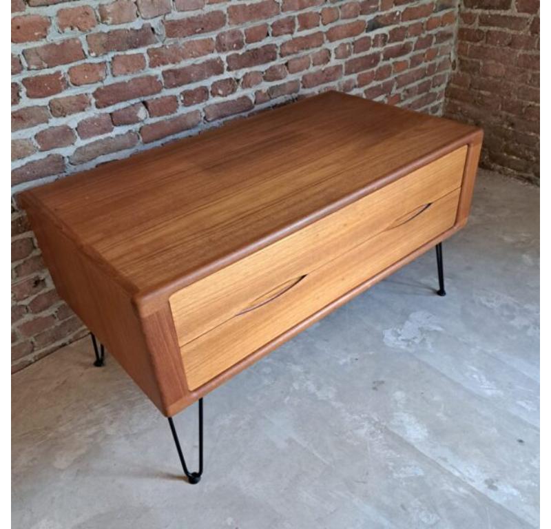 Danese Cassettiera in legno di teak, Danimarca, 1960 in vendita