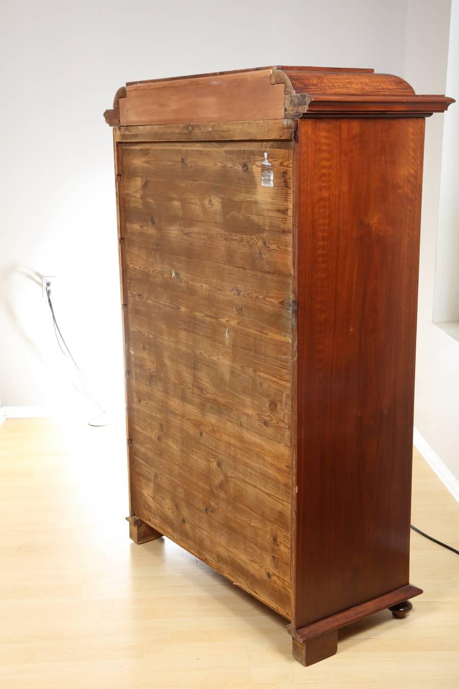 Chest of Drawers in Walnut Root Veneer, circa 1880 For Sale 7