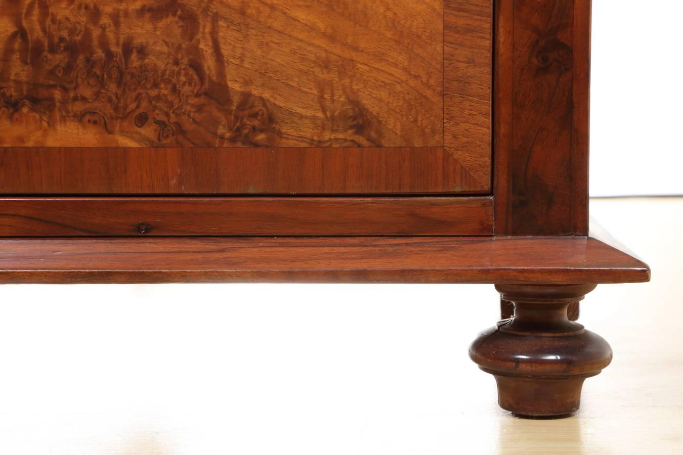 Chest of Drawers in Walnut Root Veneer, circa 1880 For Sale 2