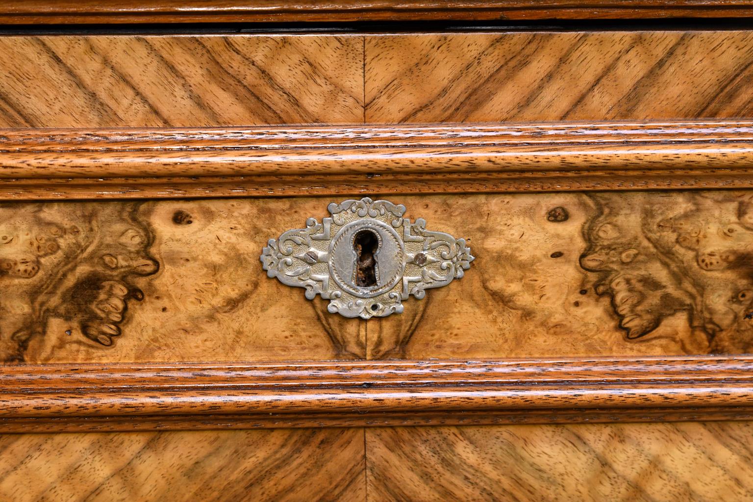 Chest of Drawers in Walnut with Inlays of Burl Walnut, Sweden, circa 1870 4