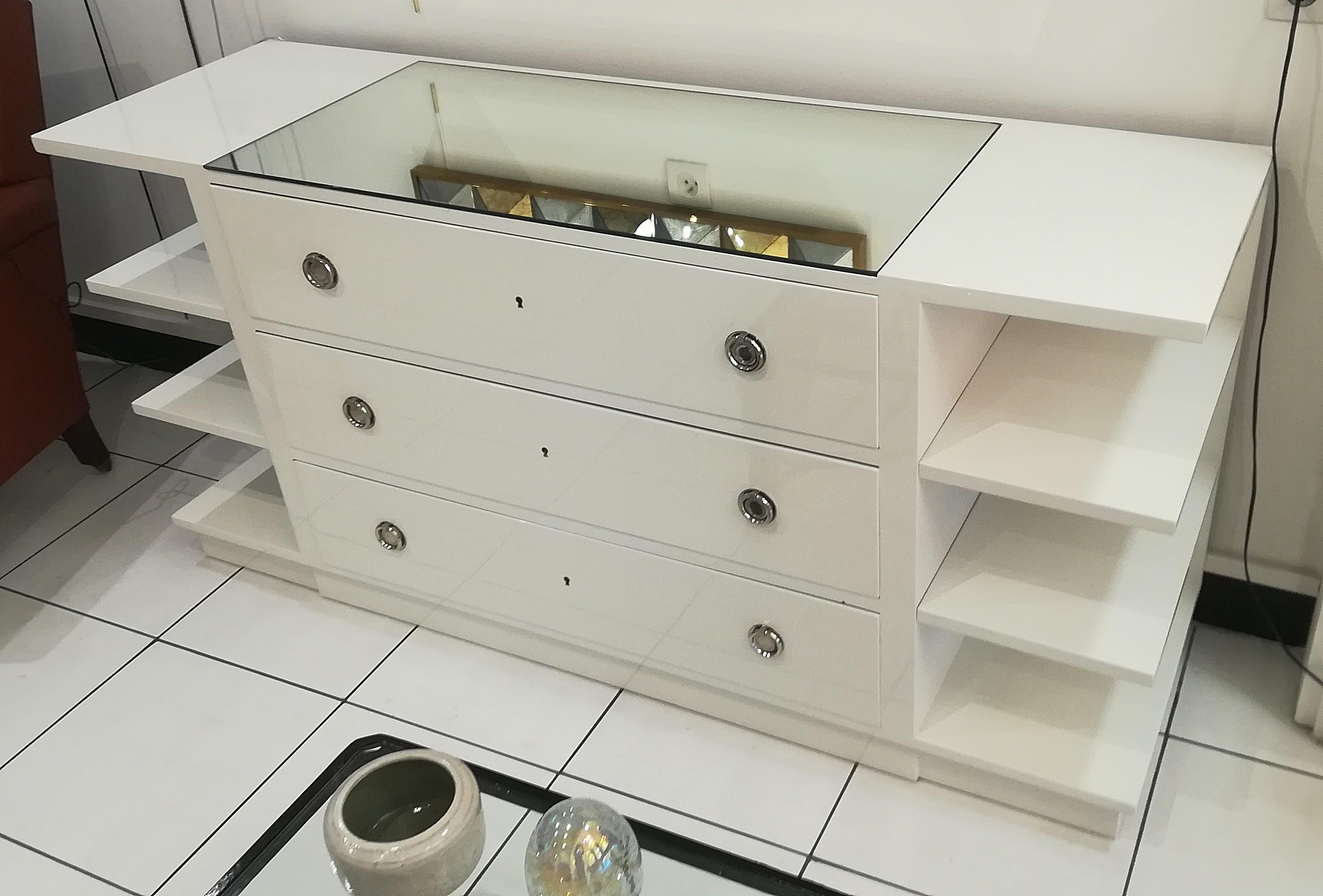 Chest of Drawers in White Lacquered Wood, circa 1970 For Sale 4
