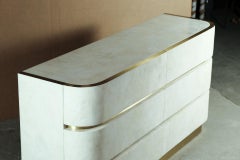 Commode en cristal de roche blanc et laiton par Ginger Brown