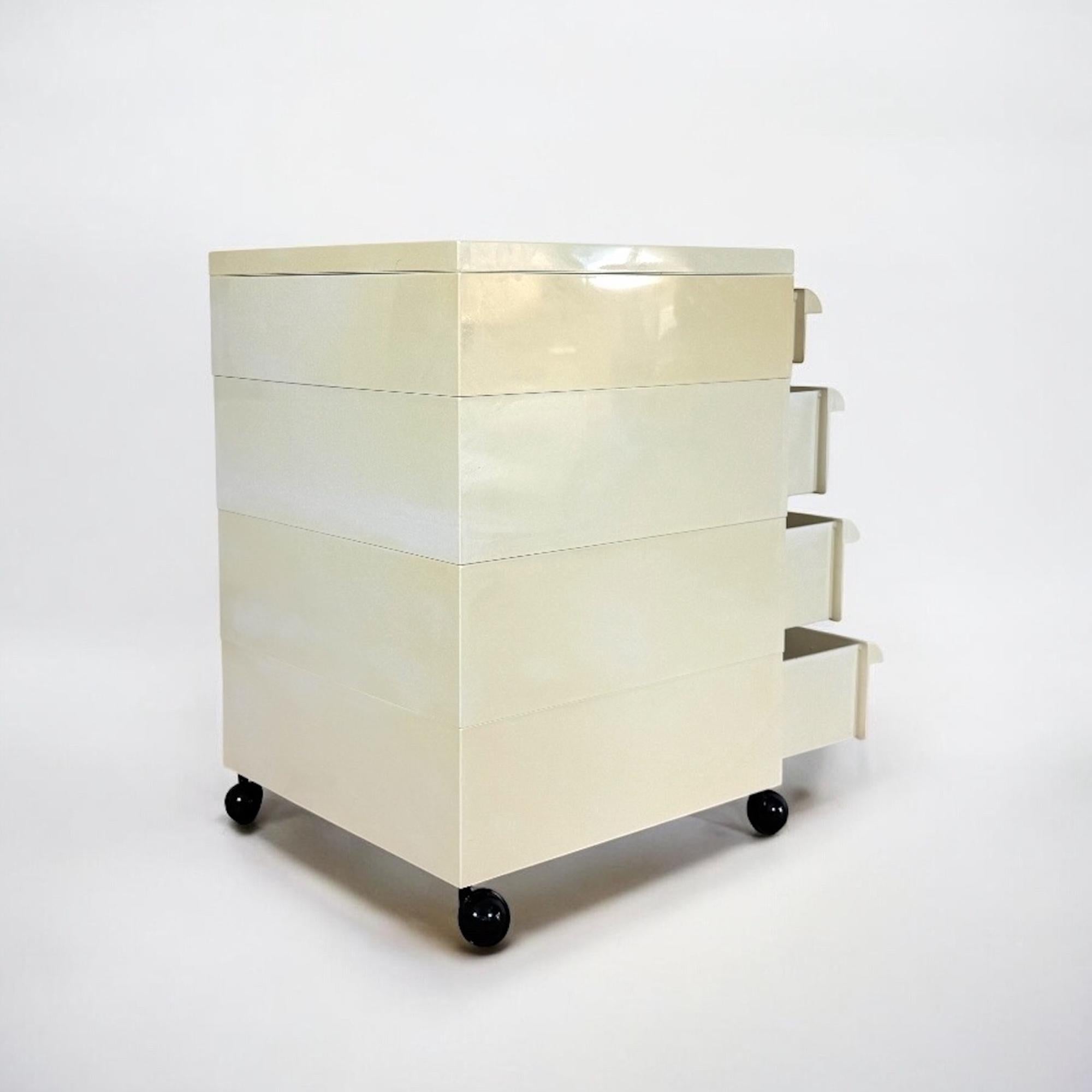 Cassettiera Kartell Modello 4602 di Simon Fussel in bianco, anni '70 in vendita 3