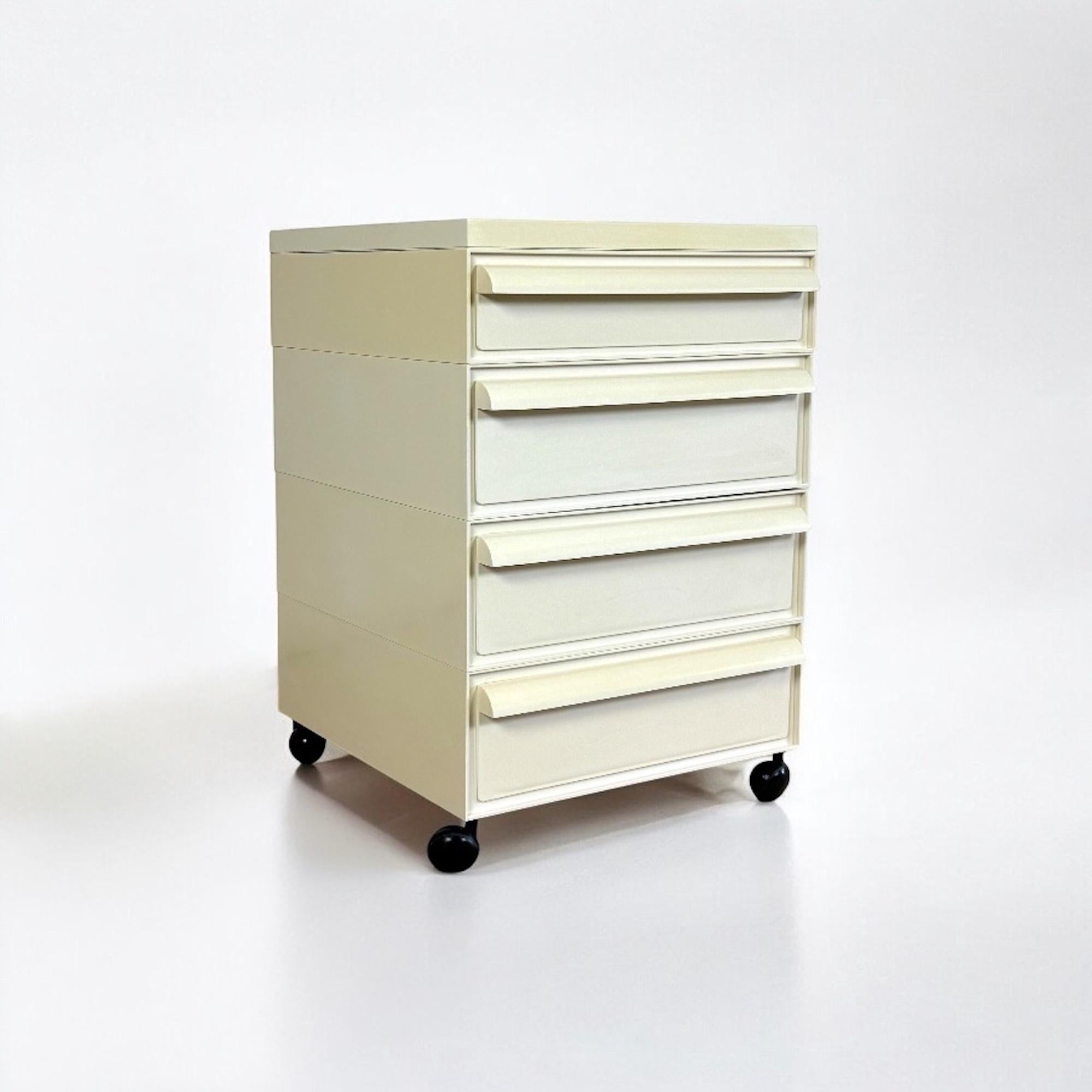 Italiano Cassettiera Kartell Modello 4602 di Simon Fussel in bianco, anni '70 in vendita