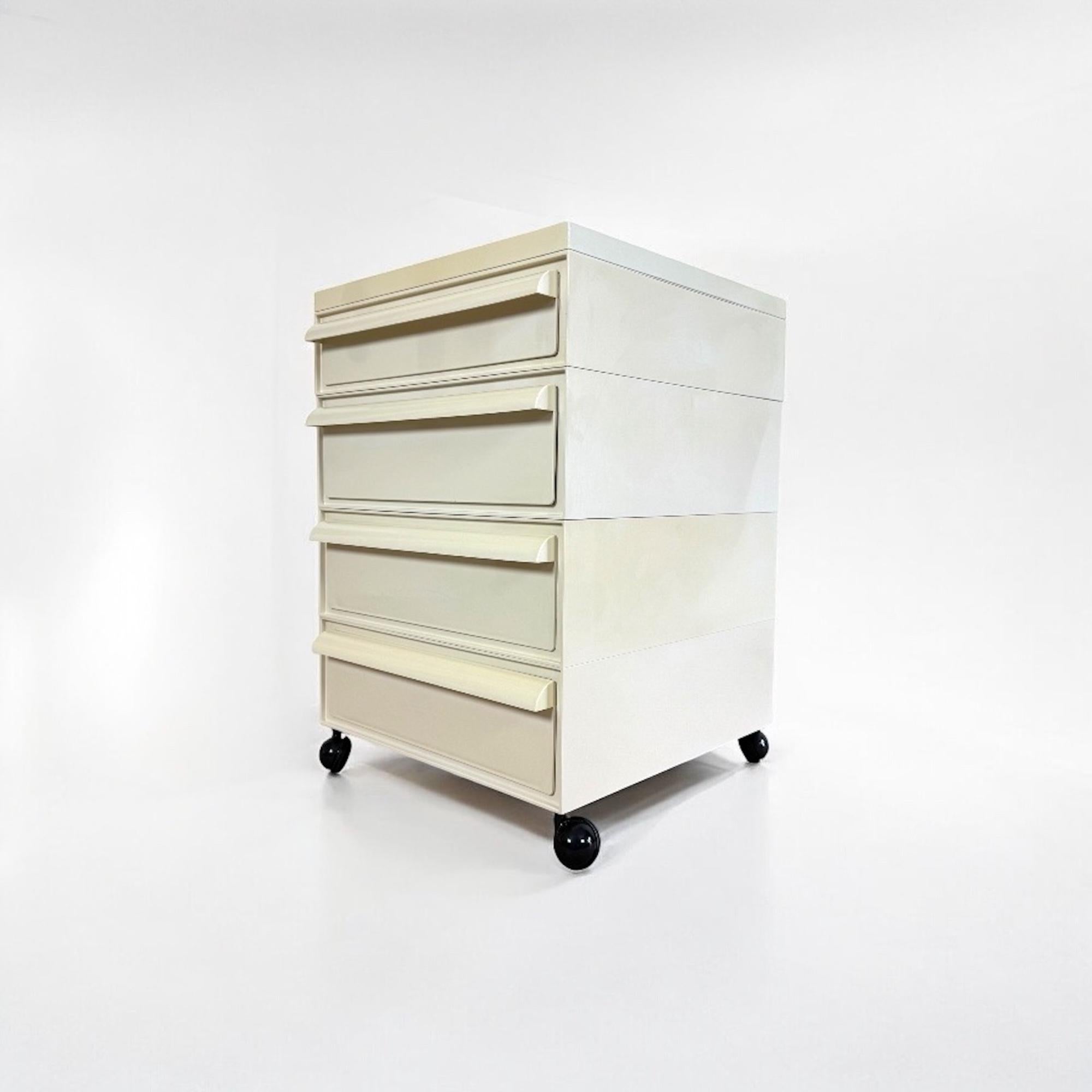 Fine XX secolo Cassettiera Kartell Modello 4602 di Simon Fussel in bianco, anni '70 in vendita