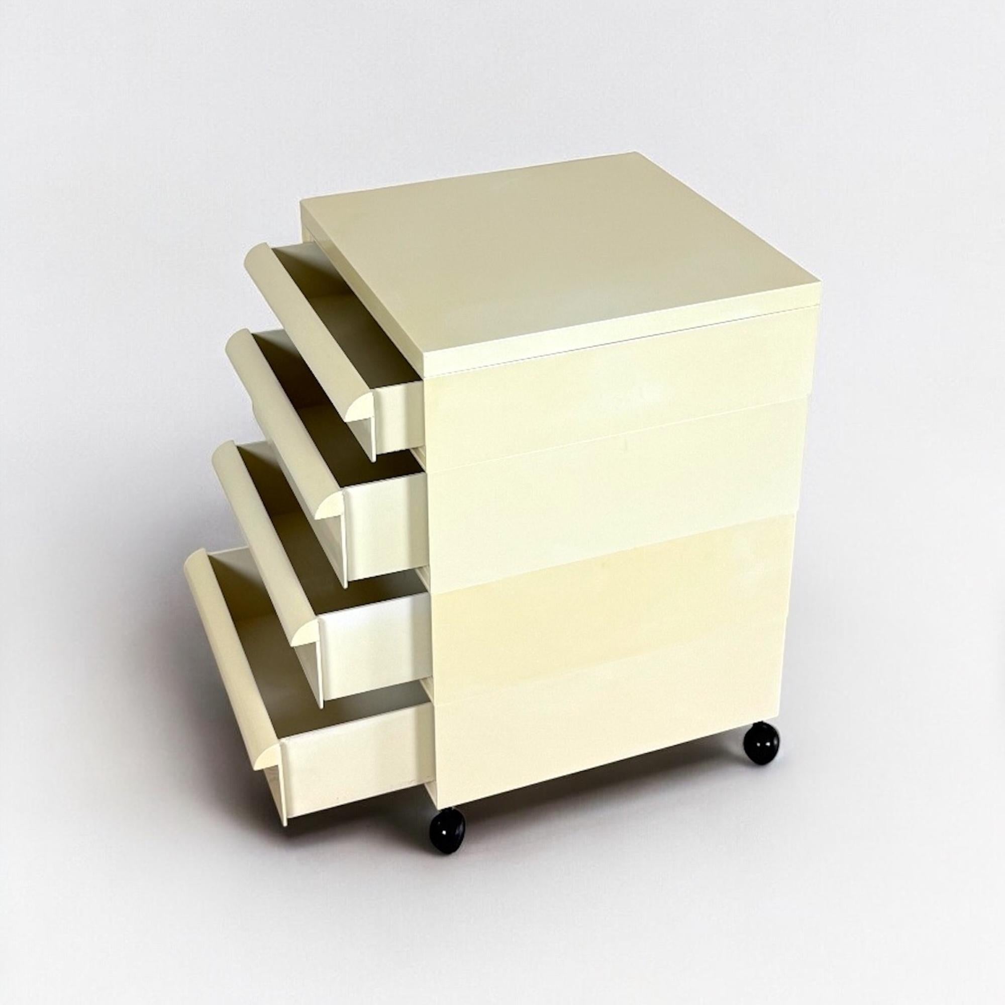 Cassettiera Kartell Modello 4602 di Simon Fussel in bianco, anni '70 in vendita 1