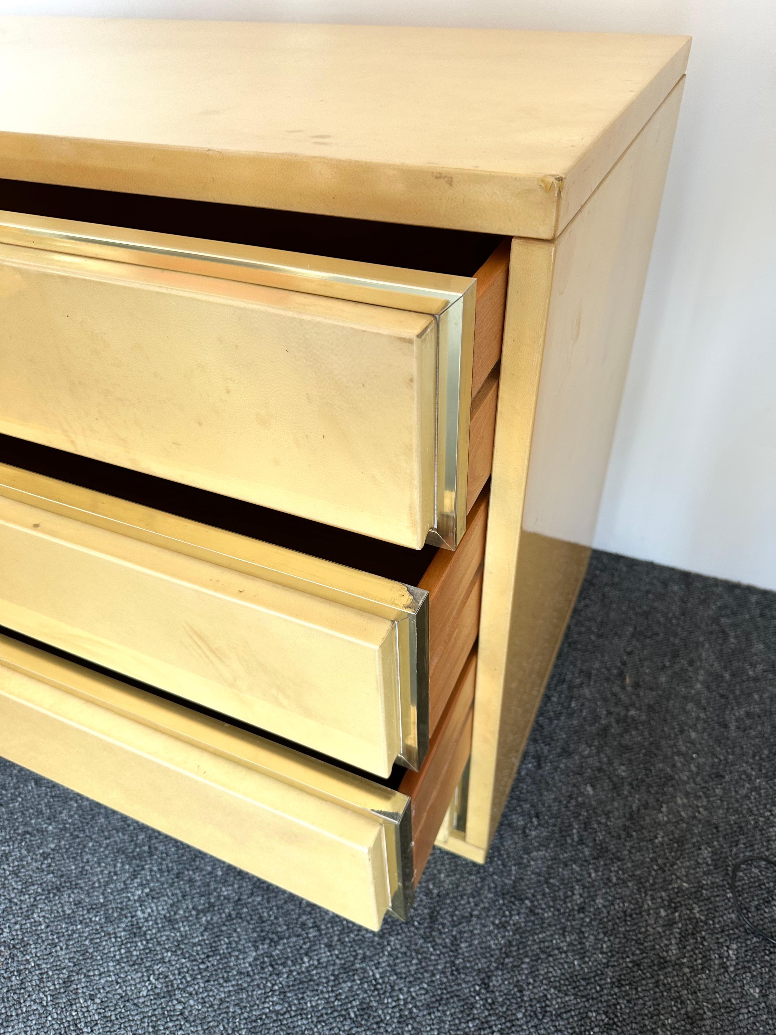 Chest of Drawers Lacquered Goatskin and Brass by Aldo Tura, Italy, 1970s For Sale 2