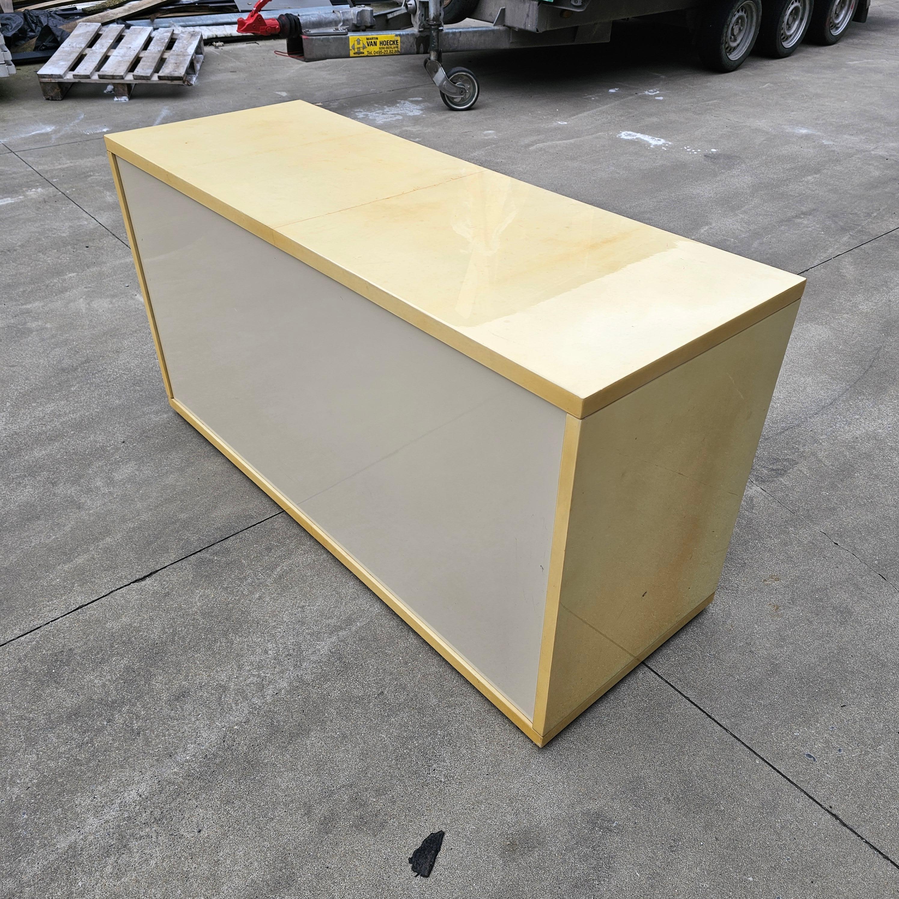 Chest of Drawers Lacquered Goatskin and Brass by Aldo Tura, Italy, 1970s For Sale 1