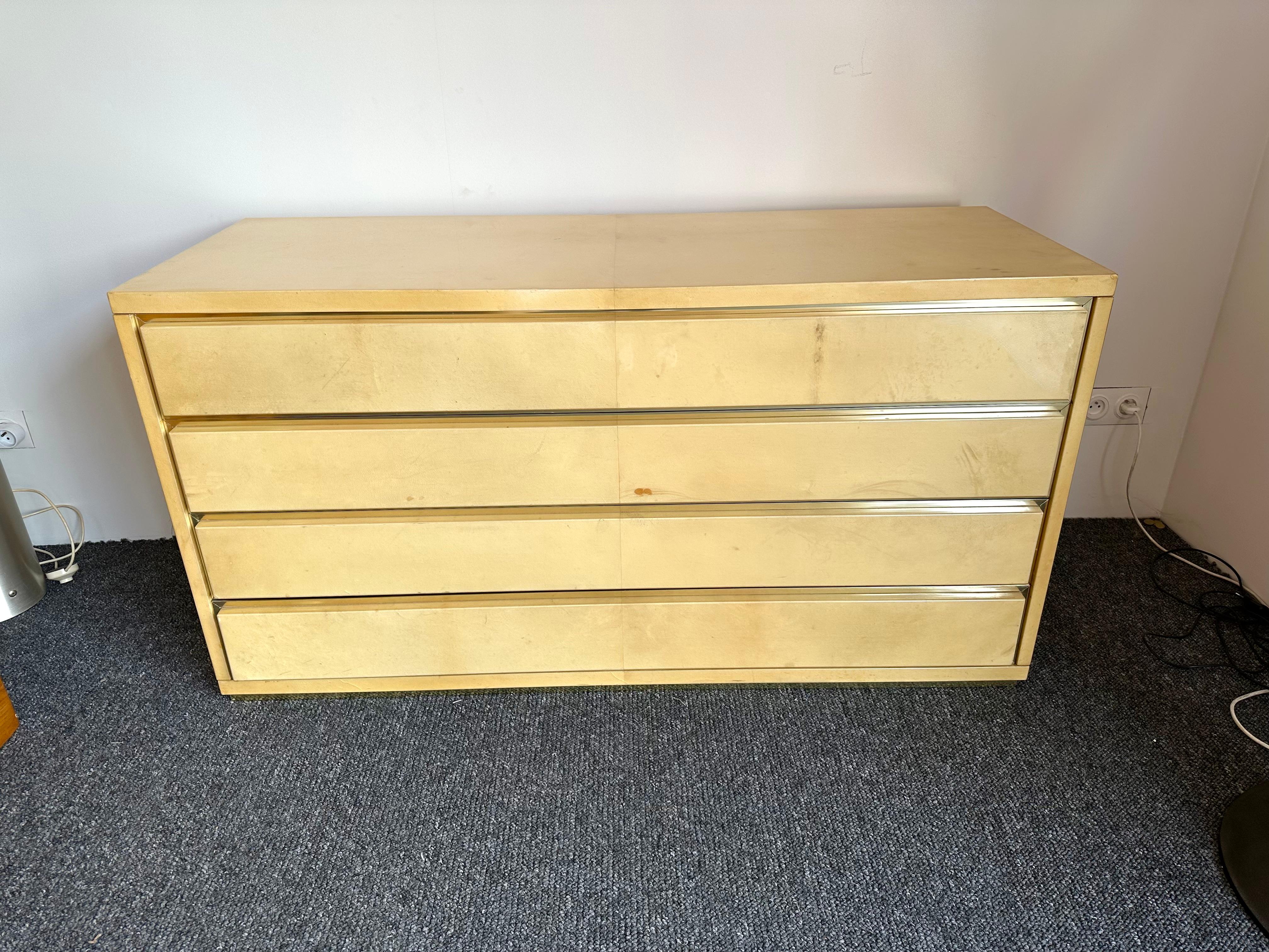 Chest of Drawers Lacquered Goatskin and Brass by Aldo Tura, Italy, 1970s For Sale 3