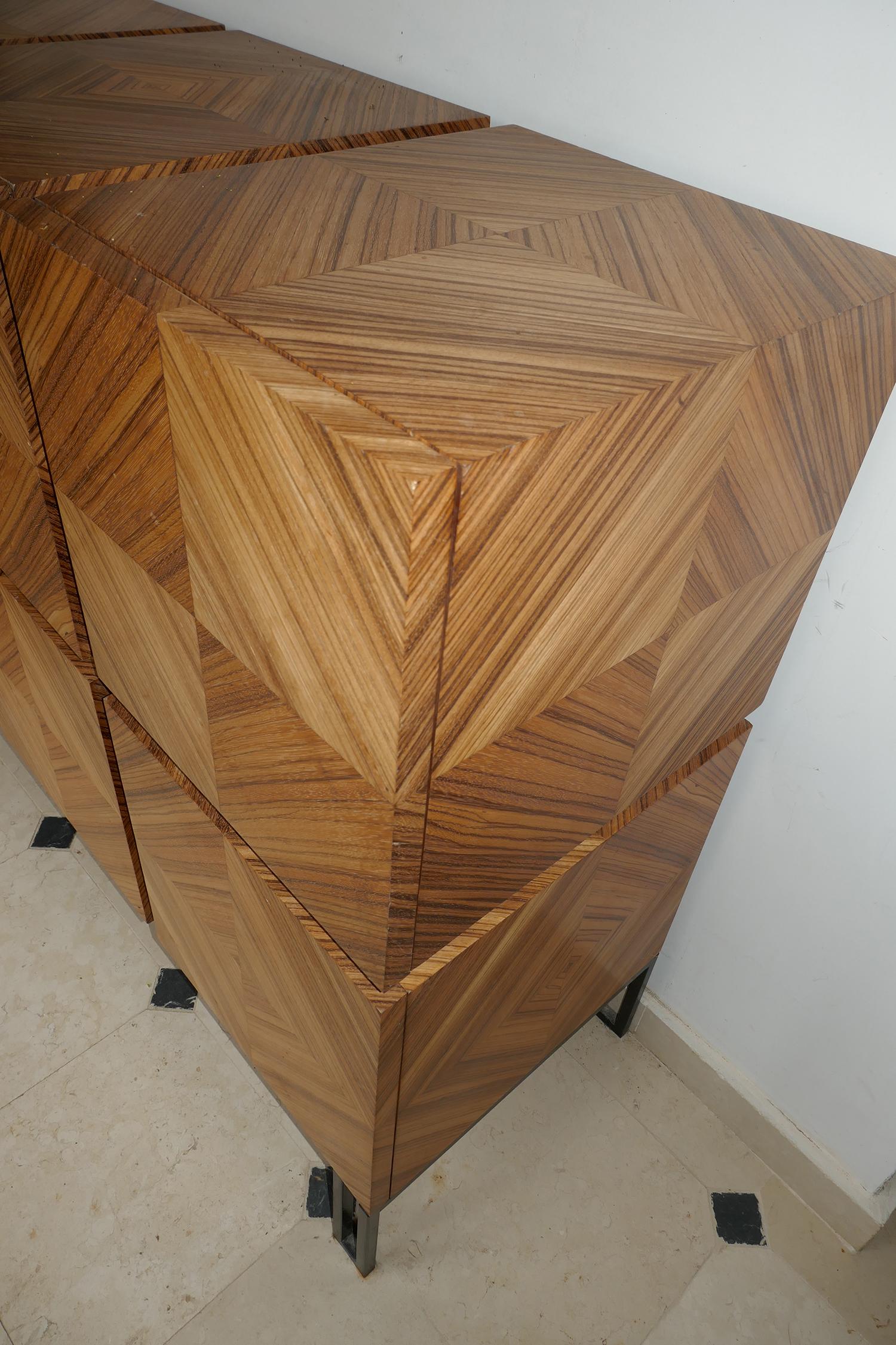Modern Chest of Drawers 