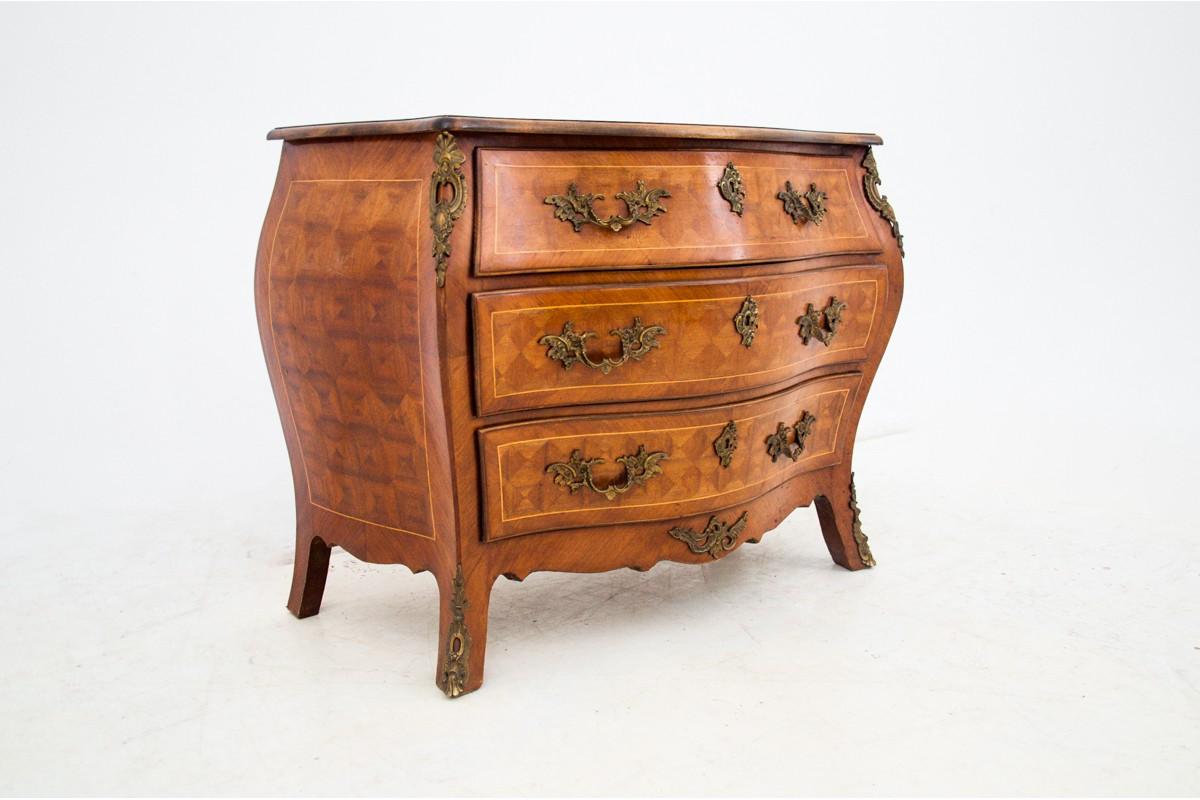 Chest of drawers, France, circa 1920.

Very good condition.

Dimensions: Height 75 cm, width 93 cm, depth 50 cm.