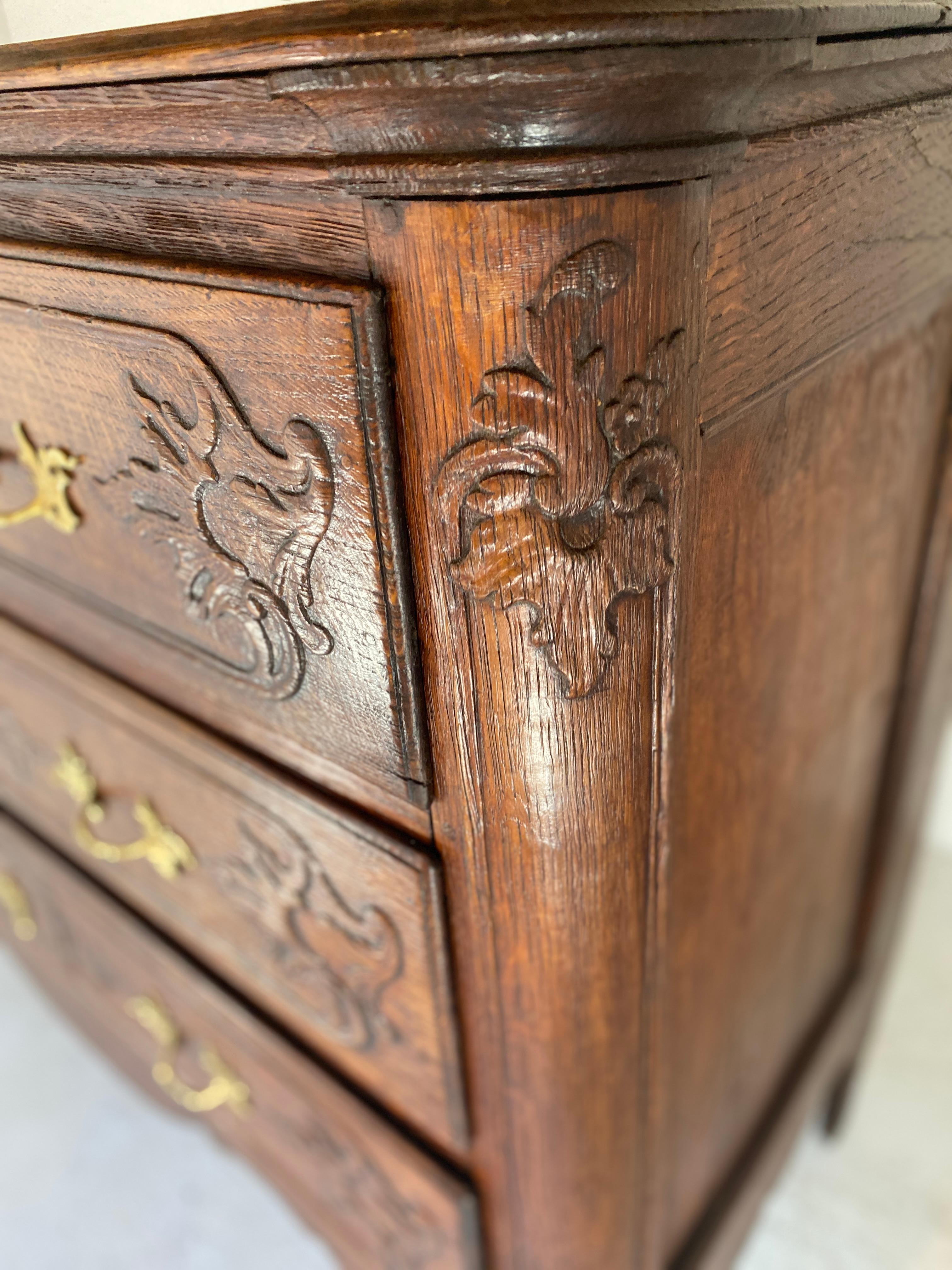 Polished chest of drawers louis xv late 18th century liegeoose in oak For Sale