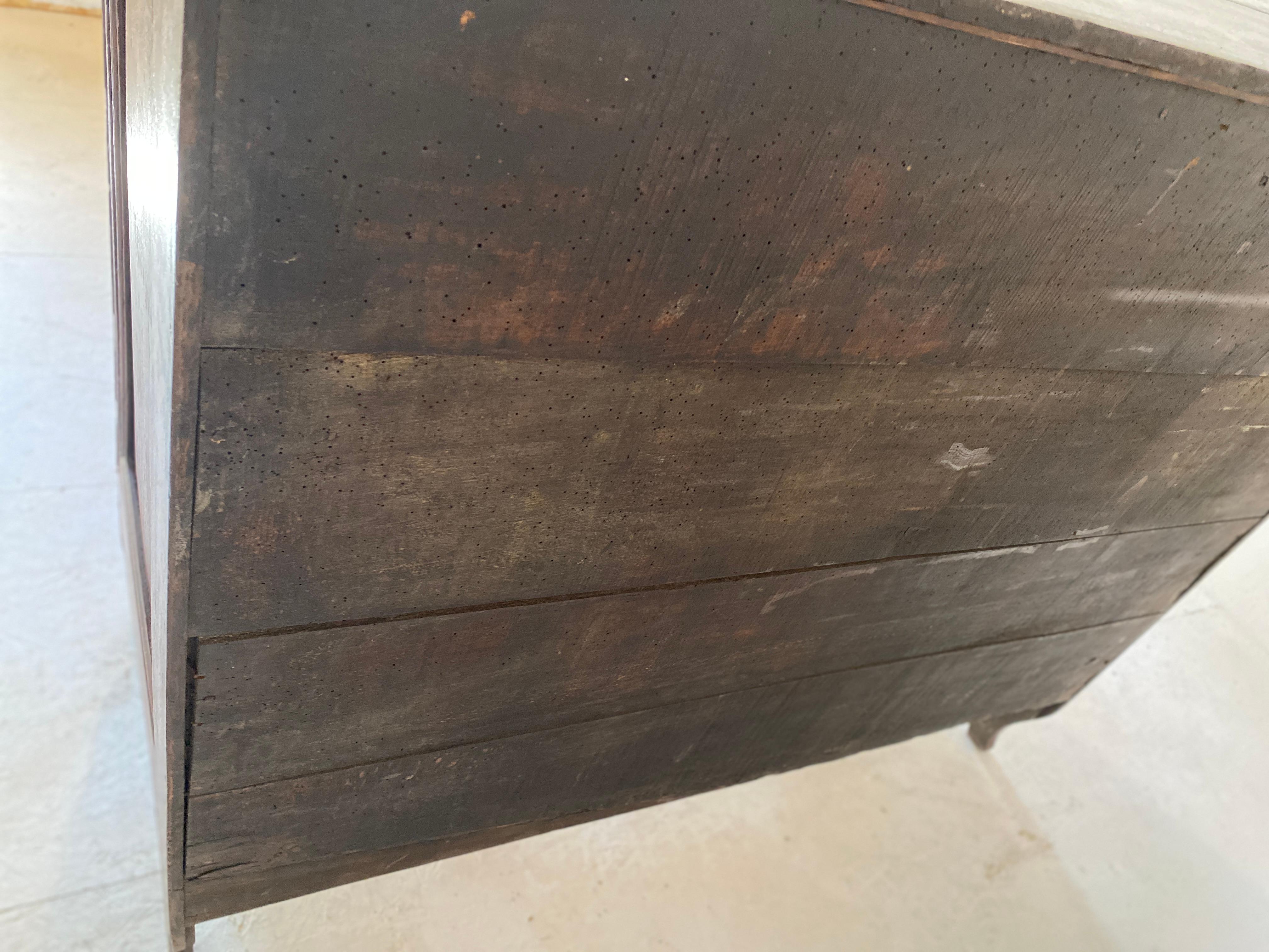 chest of drawers louis xv late 18th century liegeoose in oak In Excellent Condition For Sale In Somme-Leuze, BE
