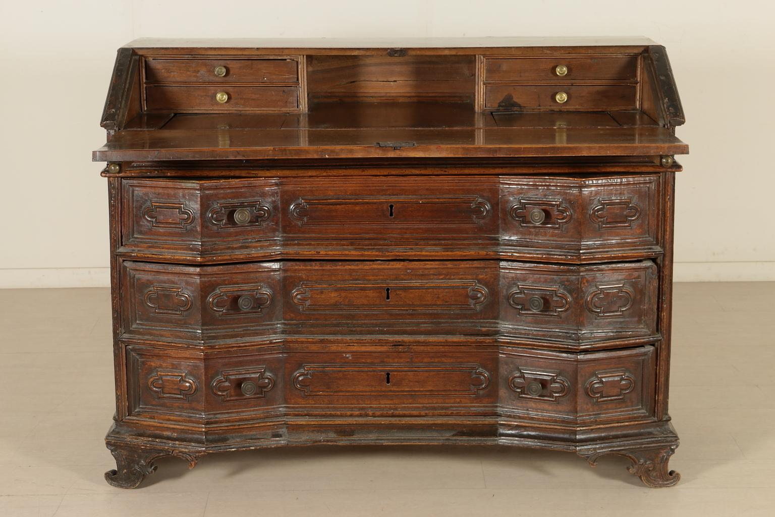 An impressive Lombard chest of drawers, three drawers with serpentine front plus a linear one under the top, slightly jutting. Round uprights with a fluted pilaster strip. Walnut burr veneered reserves, ebonized frames. Drop frames on the front.