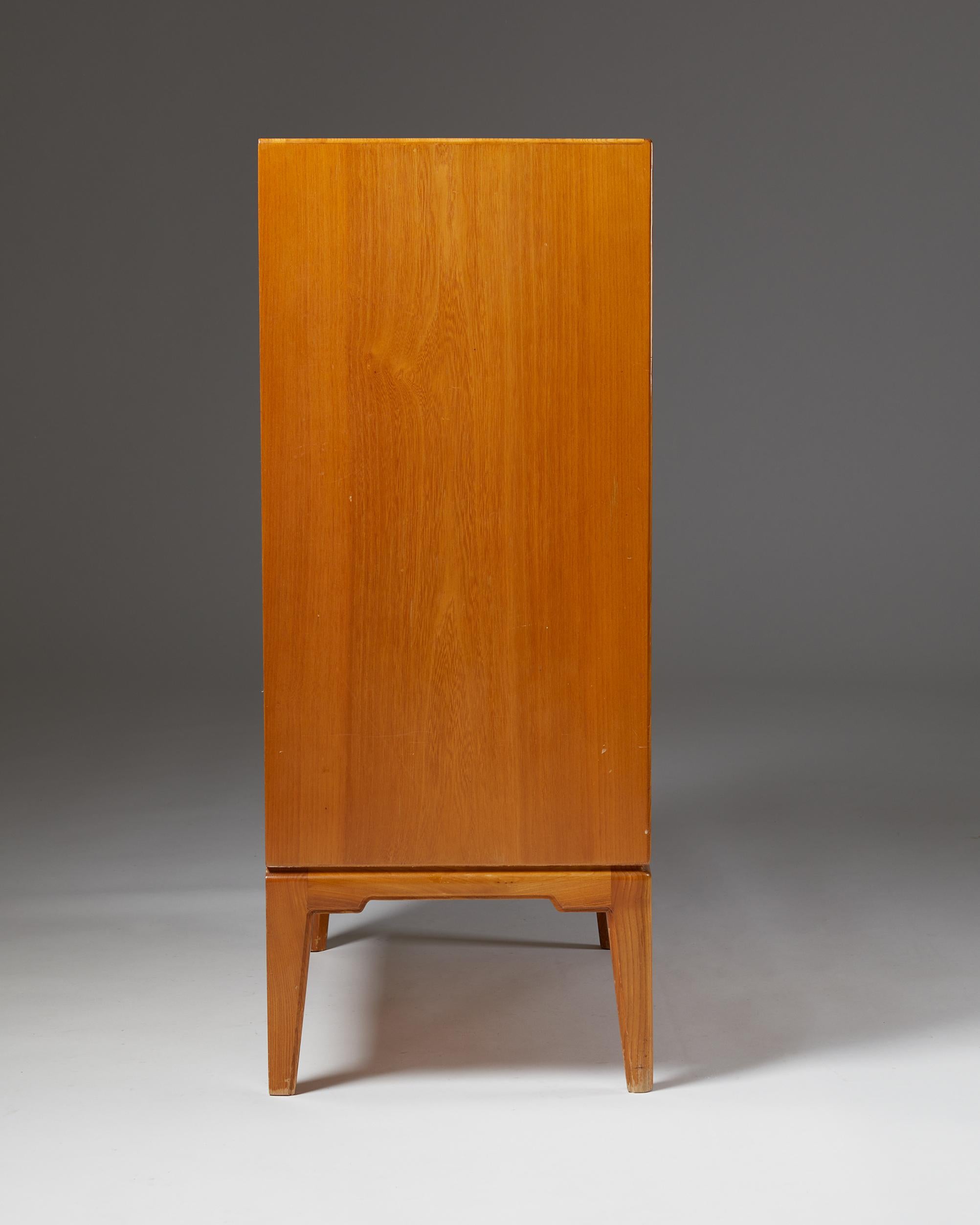 Mid-20th Century Chest of Drawers Model 146 Designed by Carl-Axel Acking, Sweden 1940s For Sale