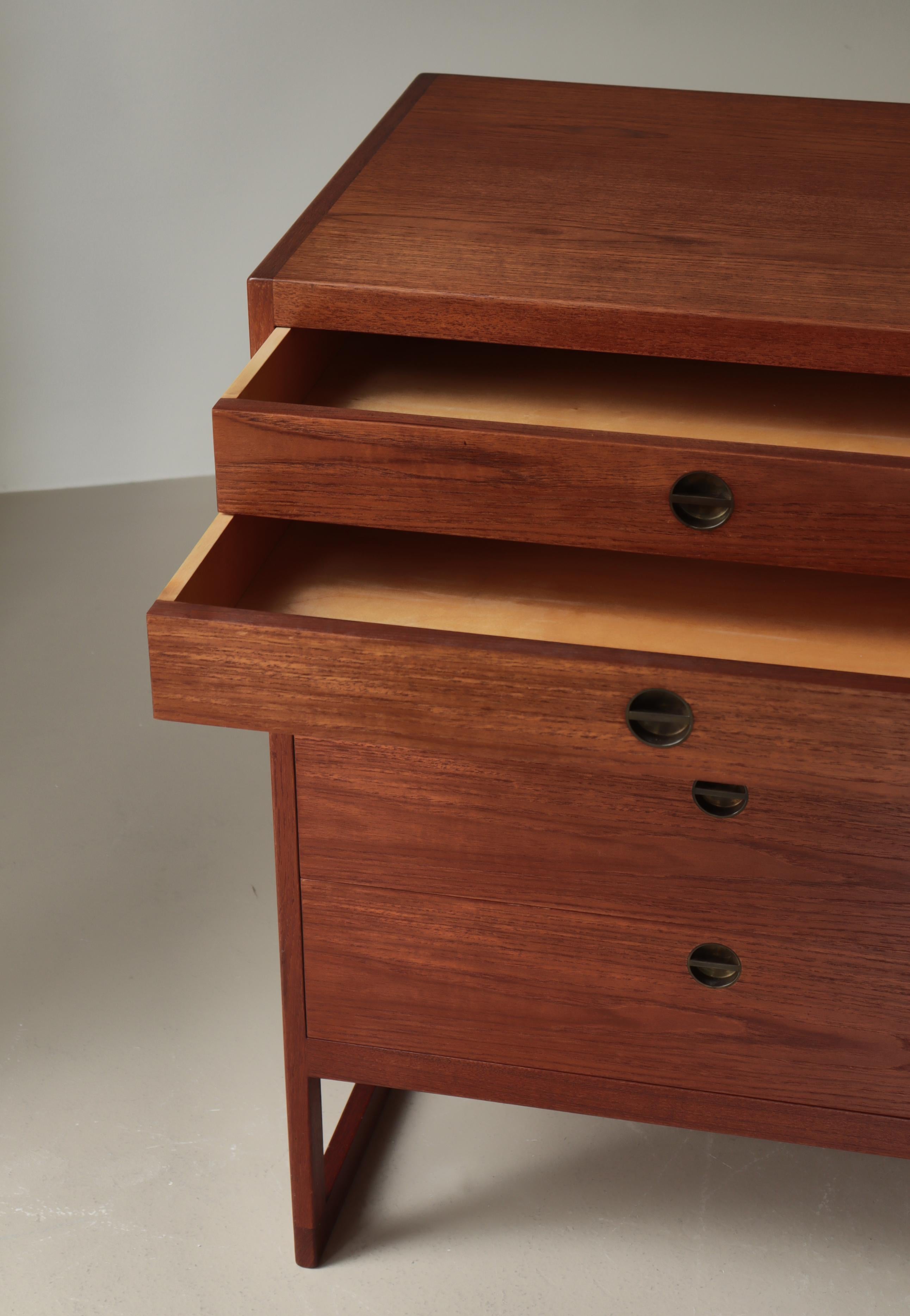 Cómoda Modelo BM57 en madera de teca y latón de Børge Mogensen, 1957, Dinamarca en venta 1