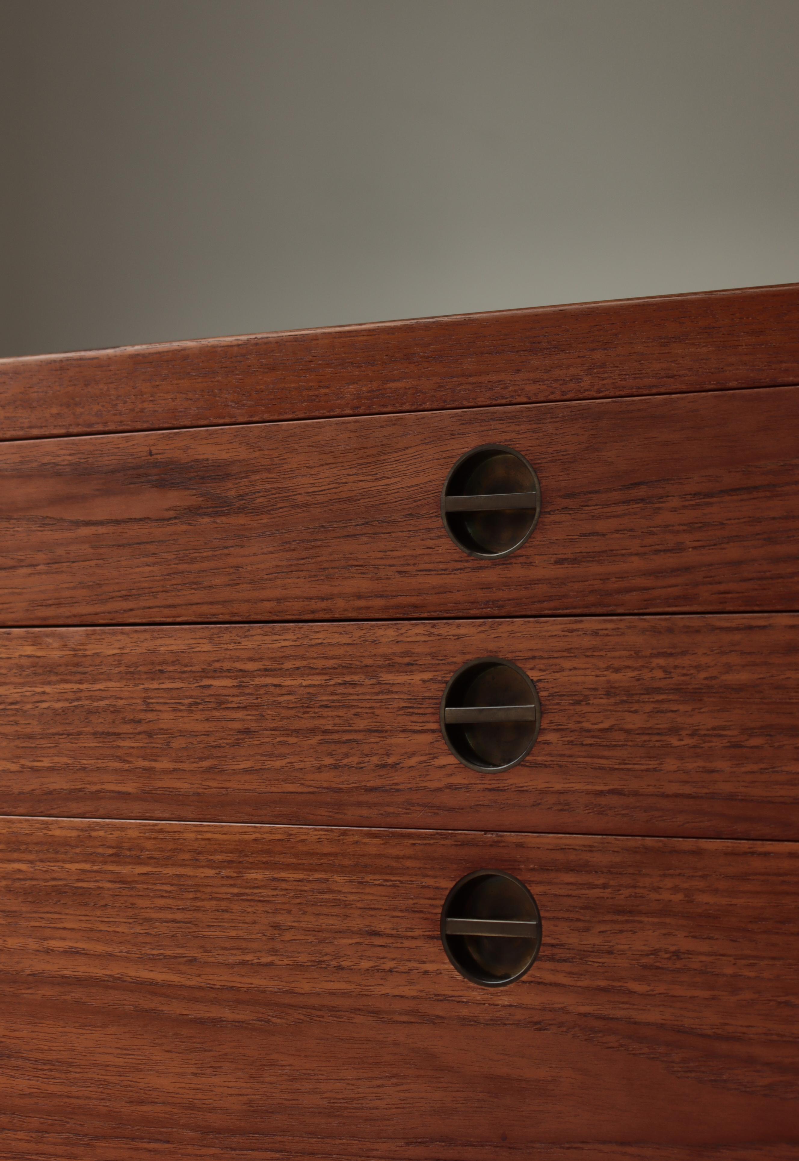 Cómoda Modelo BM57 en madera de teca y latón de Børge Mogensen, 1957, Dinamarca en venta 2