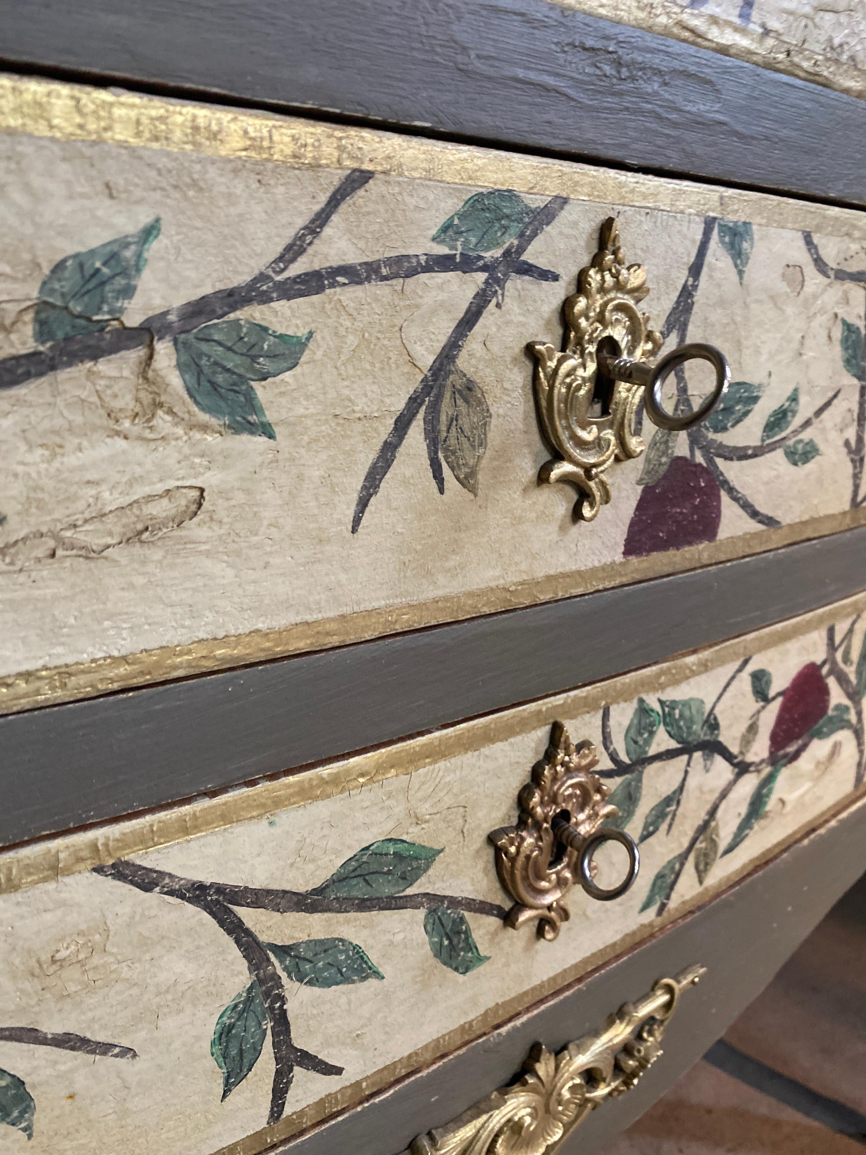 Chest of drawers nicely decorated with foliage and Louis XV birds late 19th For Sale 8