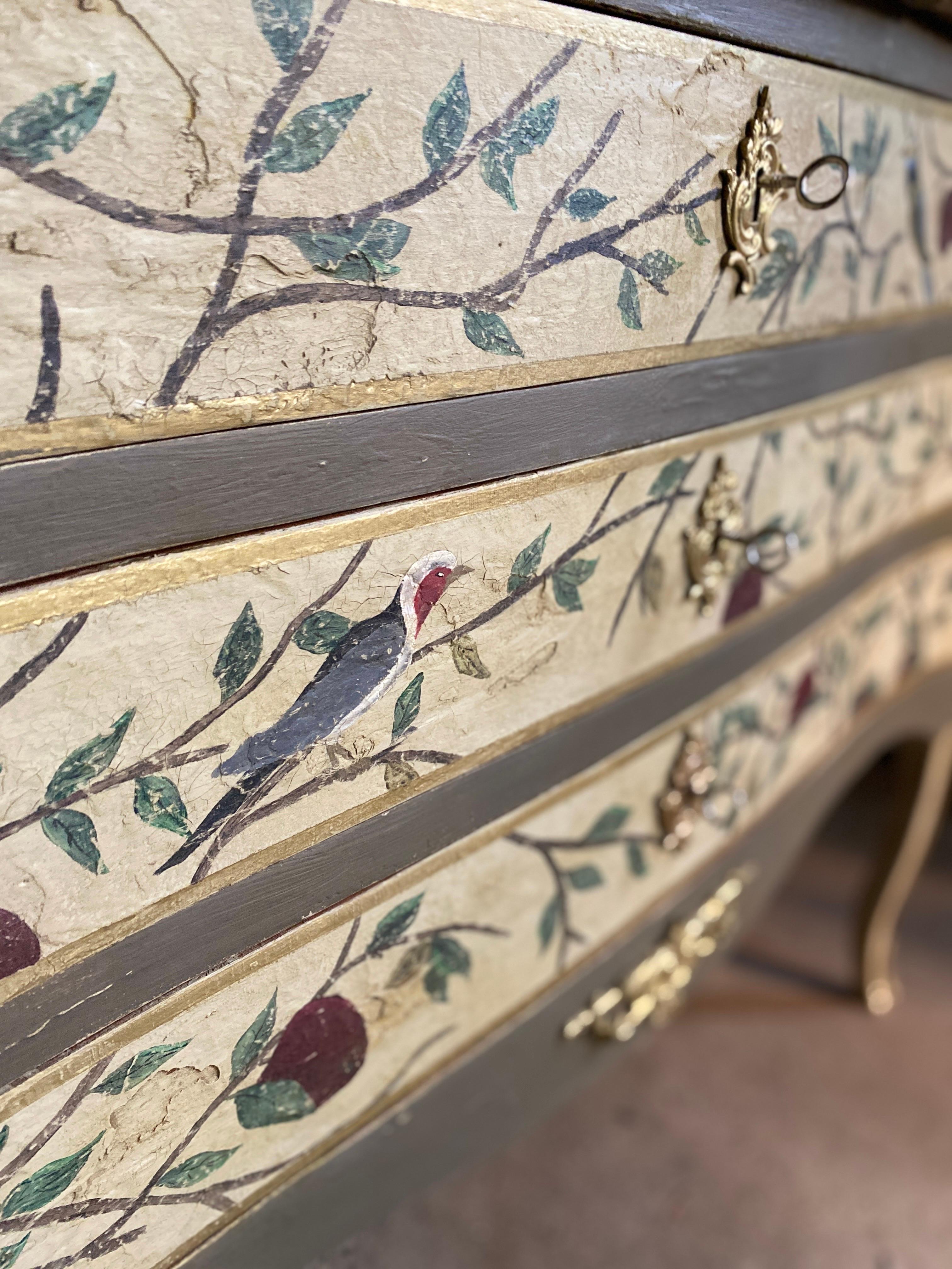 Chest of drawers nicely decorated with foliage and Louis XV birds late 19th For Sale 10