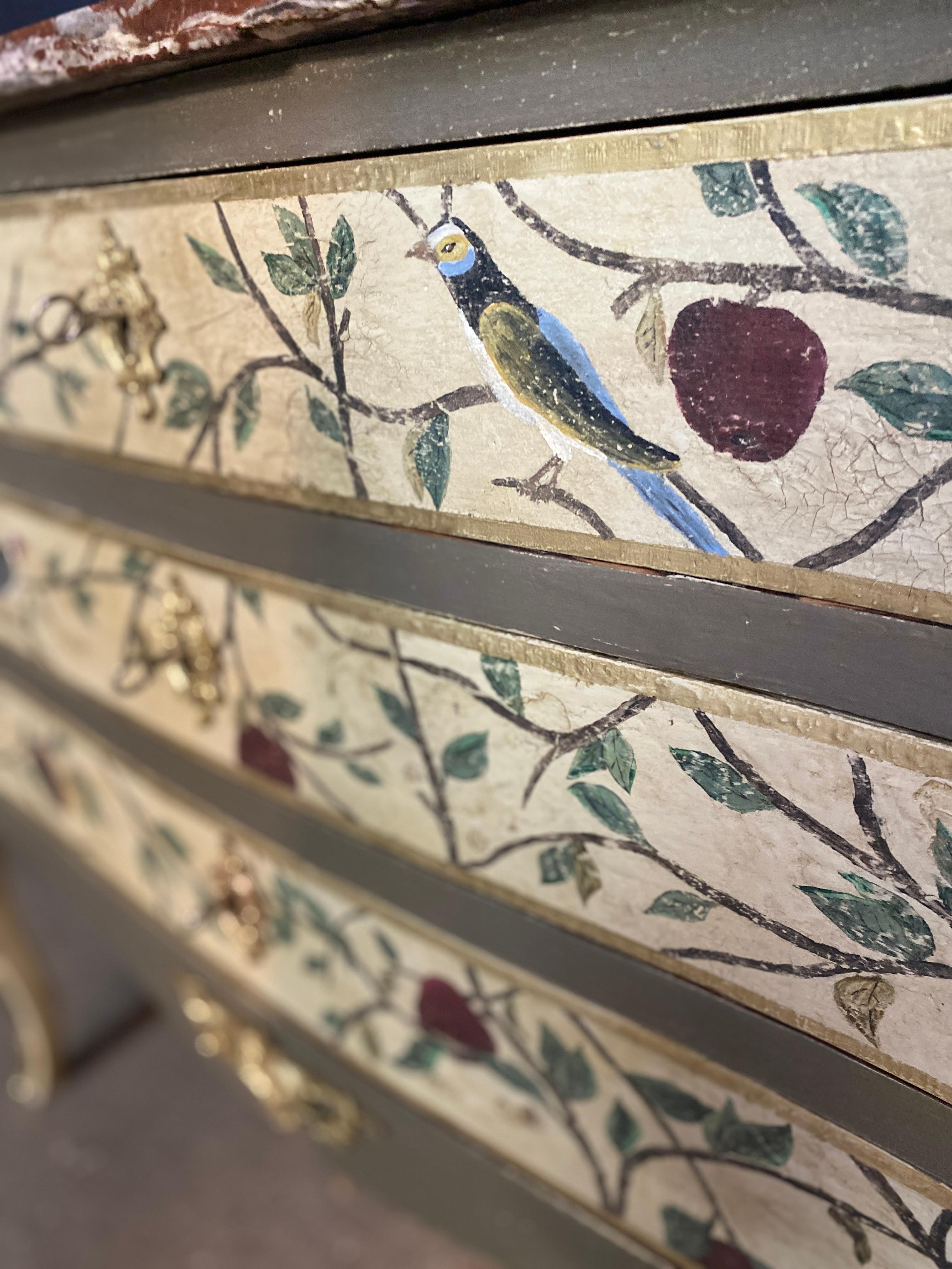 Paint Chest of drawers nicely decorated with foliage and Louis XV birds late 19th For Sale