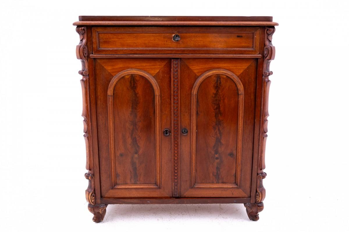 Commode d'Europe du Nord, vers 1890 Bon état à Chorzów, PL