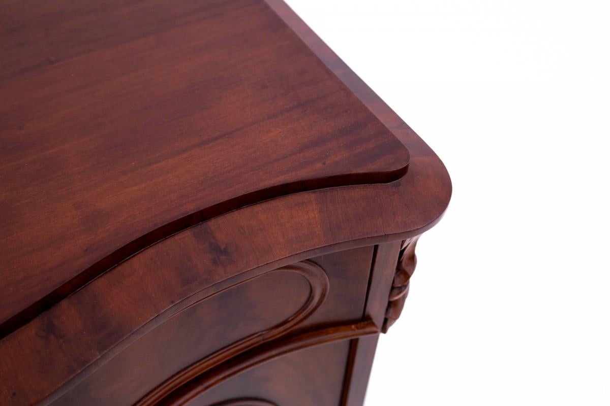 Mahogany Chest of drawers, Northern Europe, circa 1860. After renovation.