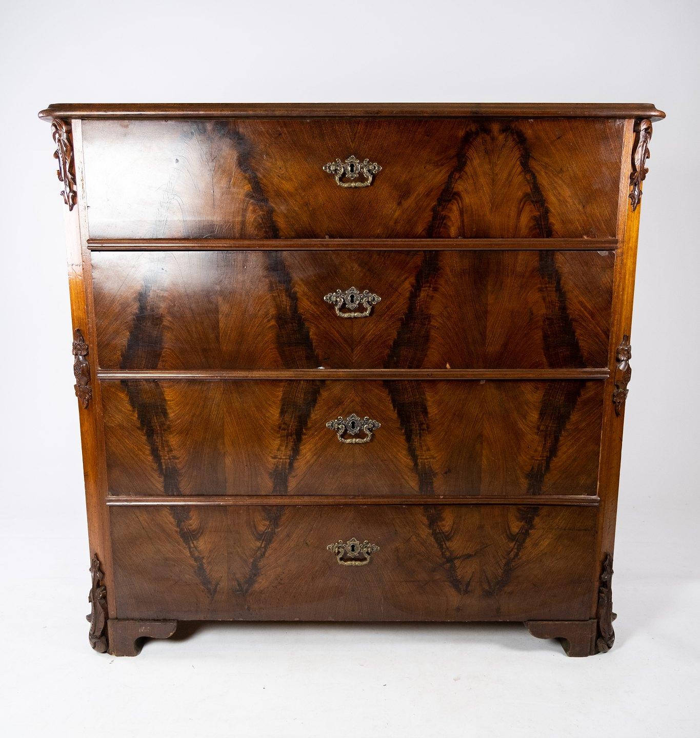 Chest of drawers of mahogany, in great antique condition from the 1860s.
 