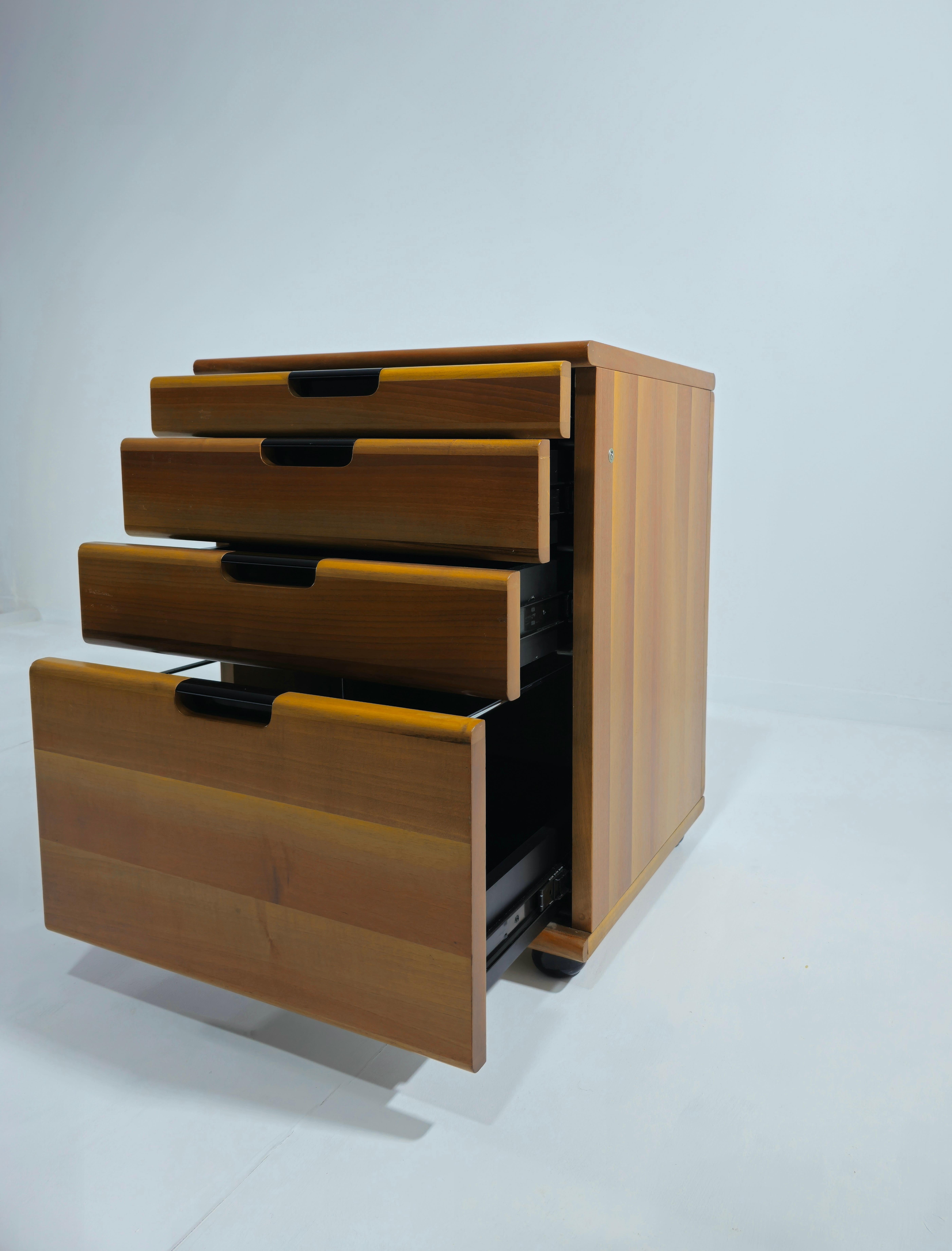 Kommode Olivetti Synthesis Line von Ettore Sottsass Mid-Century Italien 80 (Italienisch) im Angebot
