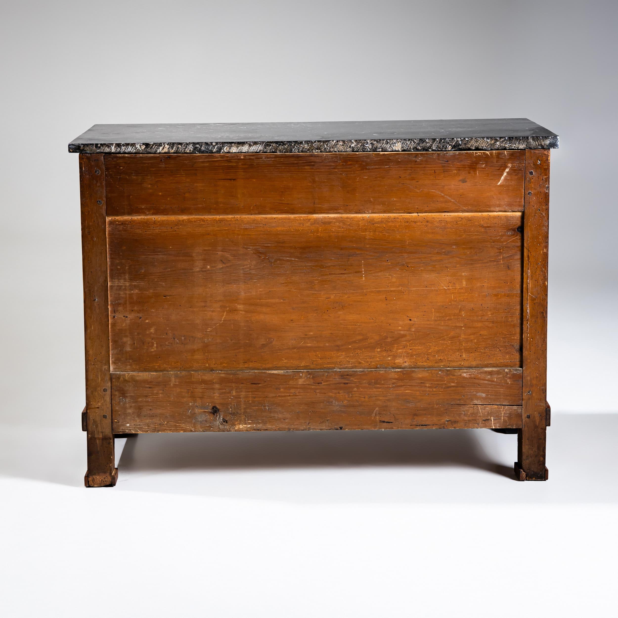 Chest of Drawers on Paw Feet, France, circa 1810 In Good Condition For Sale In Greding, DE