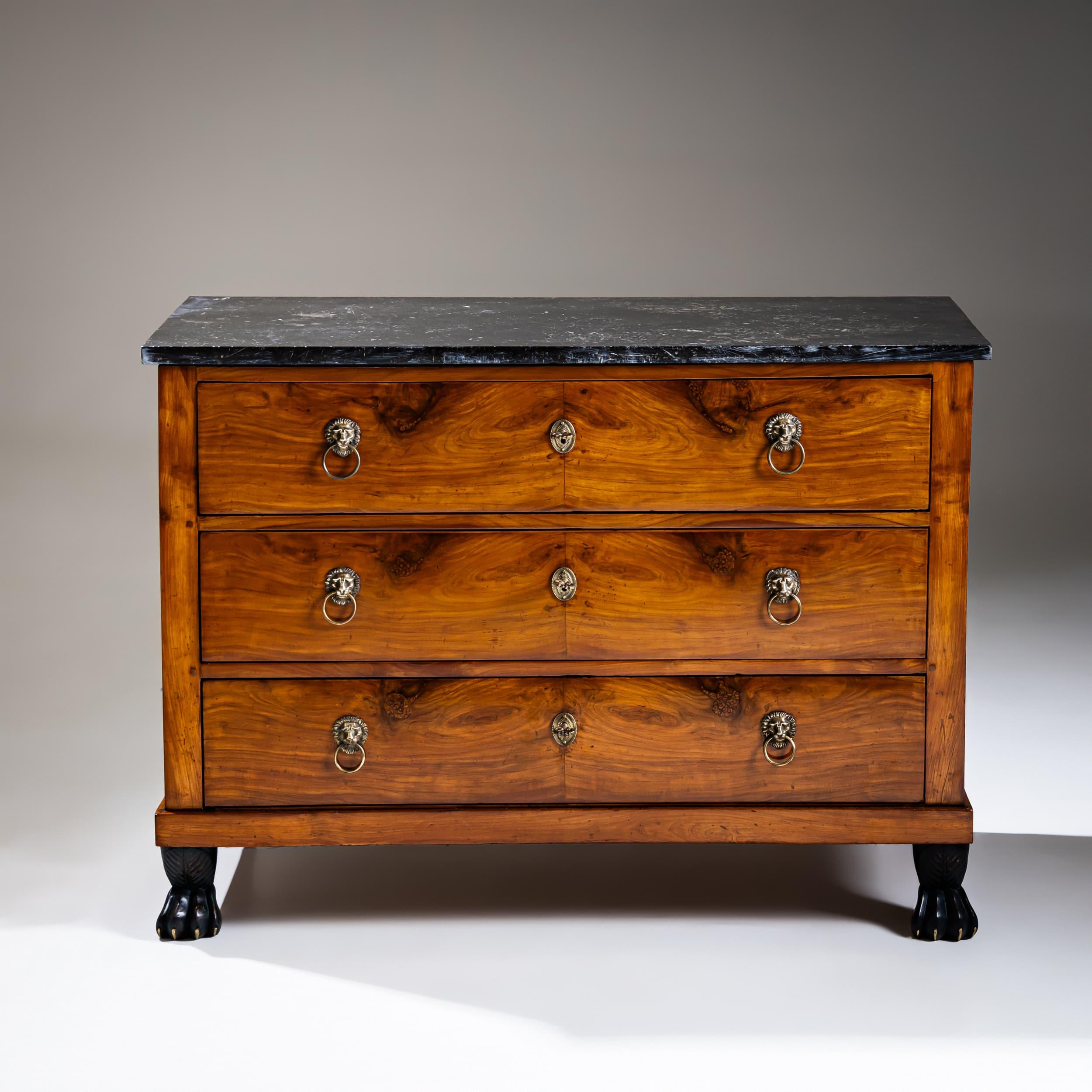 Early 19th Century Chest of Drawers on Paw Feet, France, circa 1810 For Sale