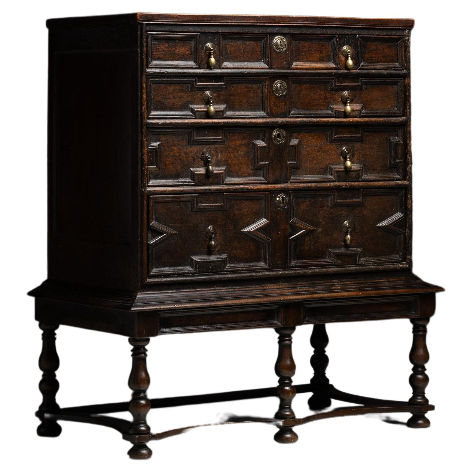 Chest of Drawers on Stand, England circa 1760 For Sale