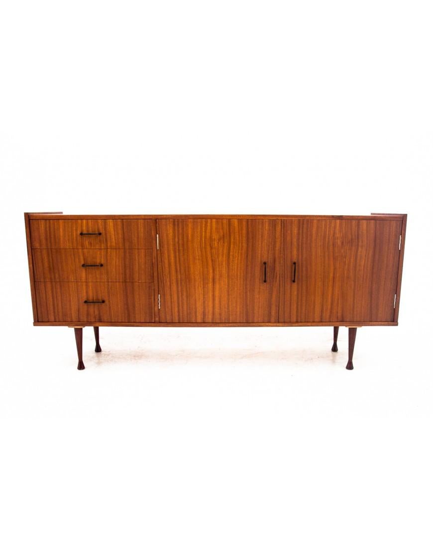 A chest of drawers produced by Krakowskie Fabryki Mebli from the 1960s.

Furniture in very good condition, after professional renovation.

Dimensions: height 80 cm / width 180 cm / depth 45 cm