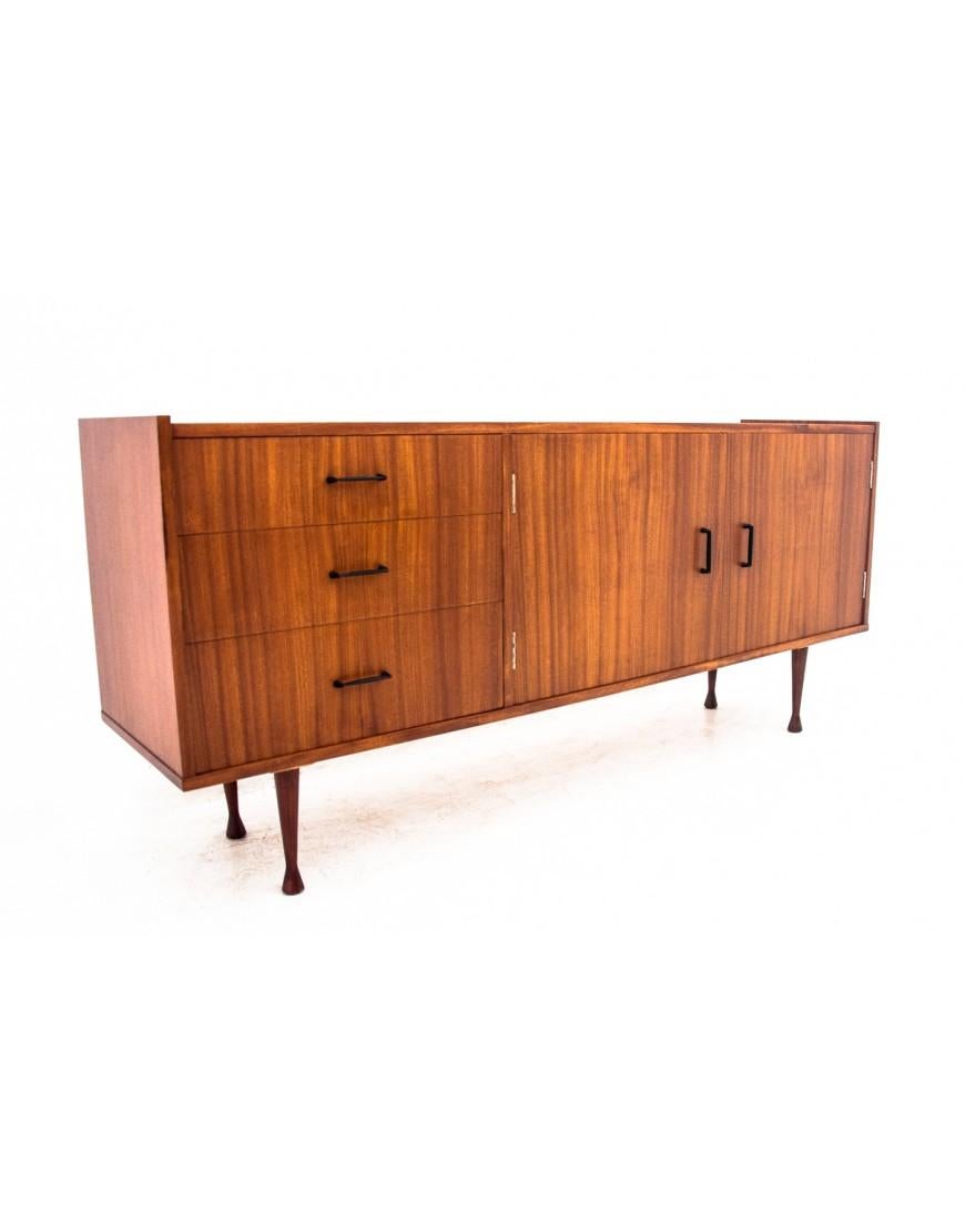 Milieu du XXe siècle Commode, Pologne, années 1960. Après la rénovation. en vente