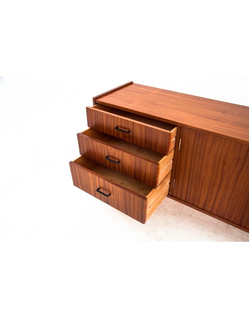 Noyer Commode, Pologne, années 1960. Après la rénovation. en vente
