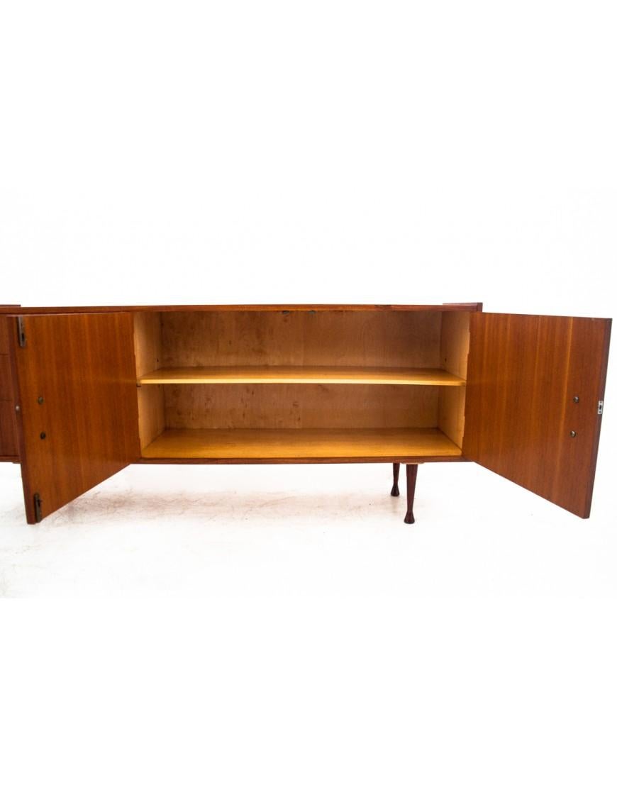 Commode, Pologne, années 1960. Après la rénovation. en vente 2