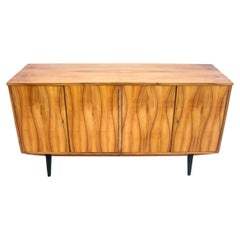 Kommode mit Schubladen, polnisches Design, 1970er Jahre. Nach der Renovierung