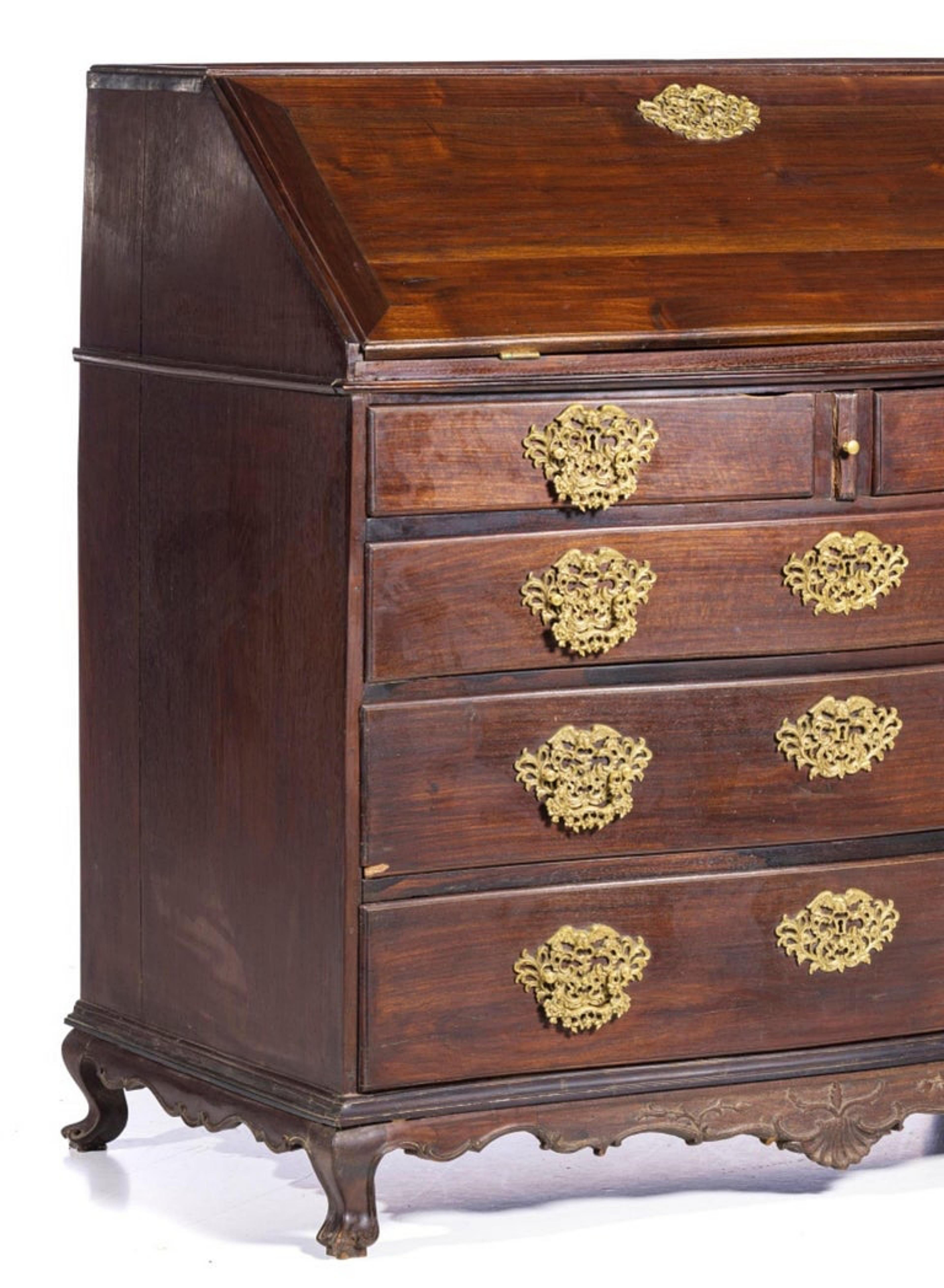 Hand-Crafted Chest of Drawers Portuguese 18th Century For Sale