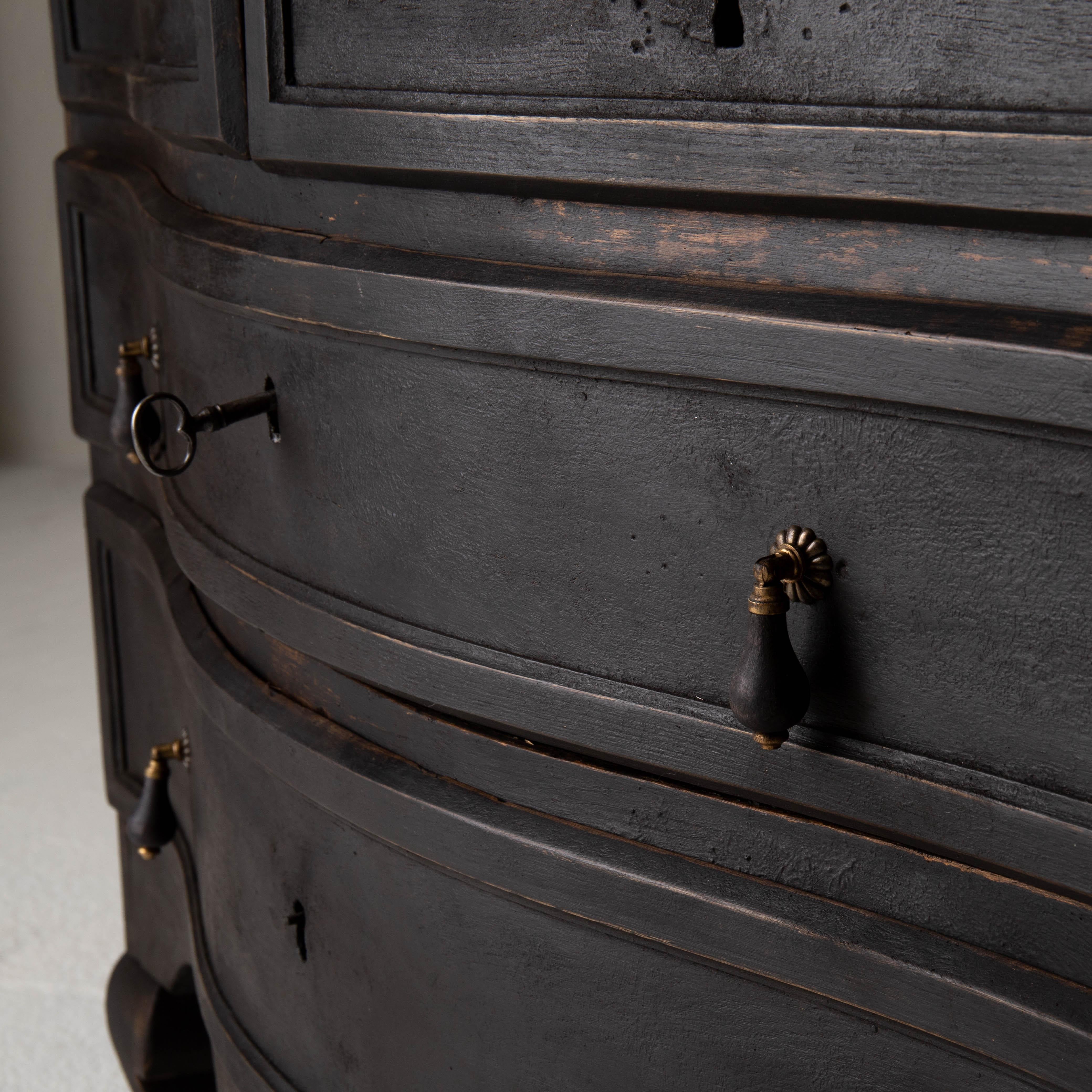Chest of Drawers Swedish Black 18th Century Sweden In Good Condition In New York, NY