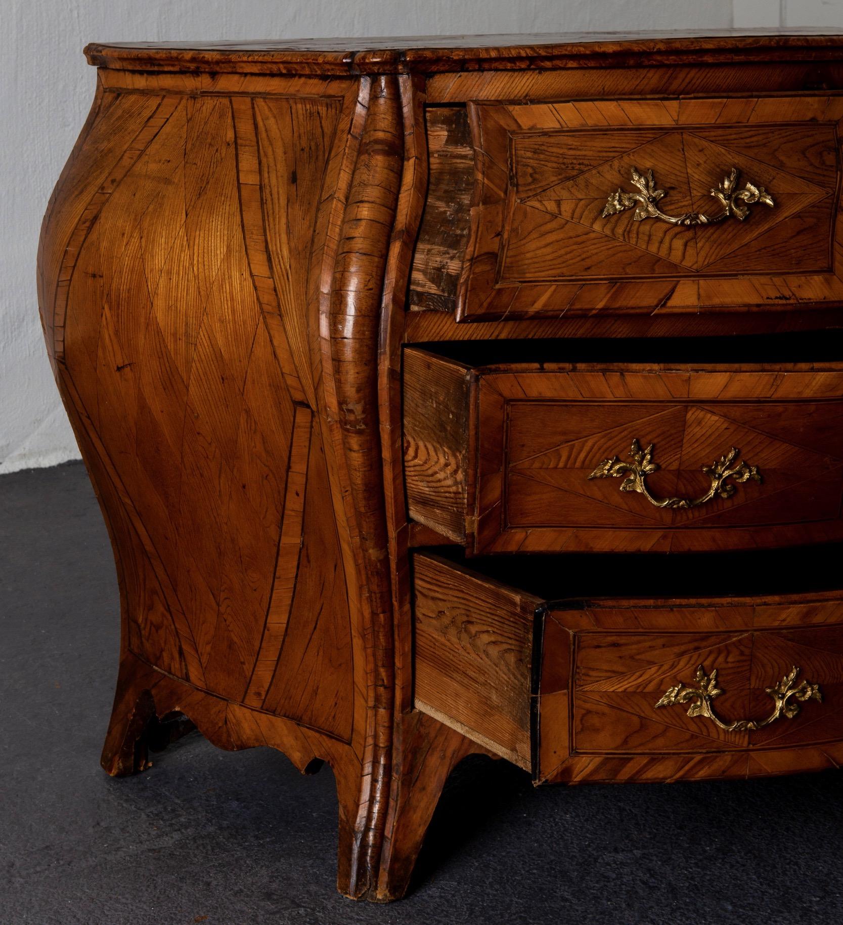 chest of drawers light wood