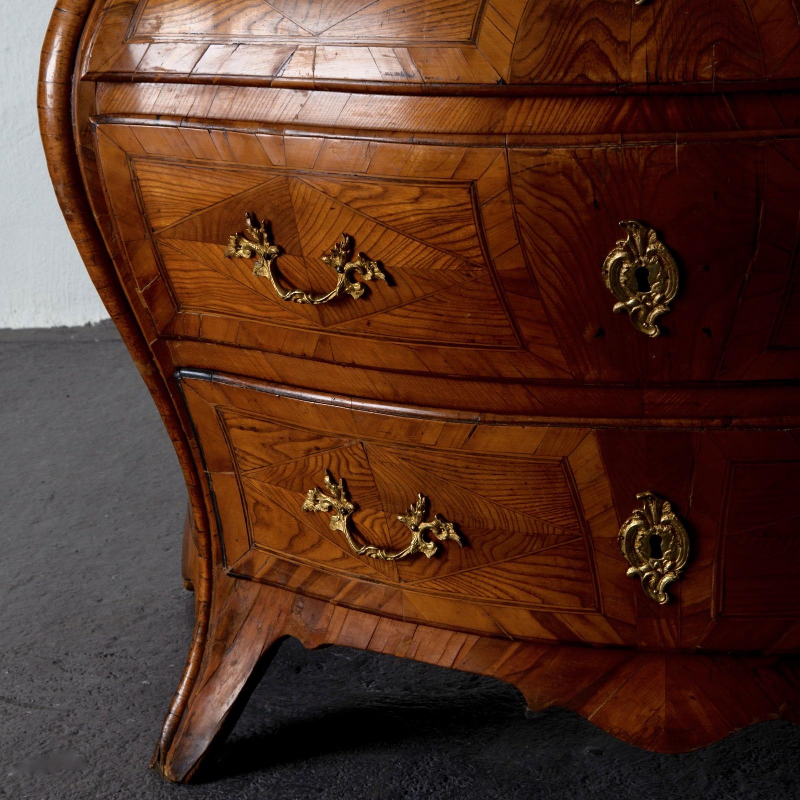 18th Century Chest of Drawers Swedish Rococo Light Wood, Sweden For Sale