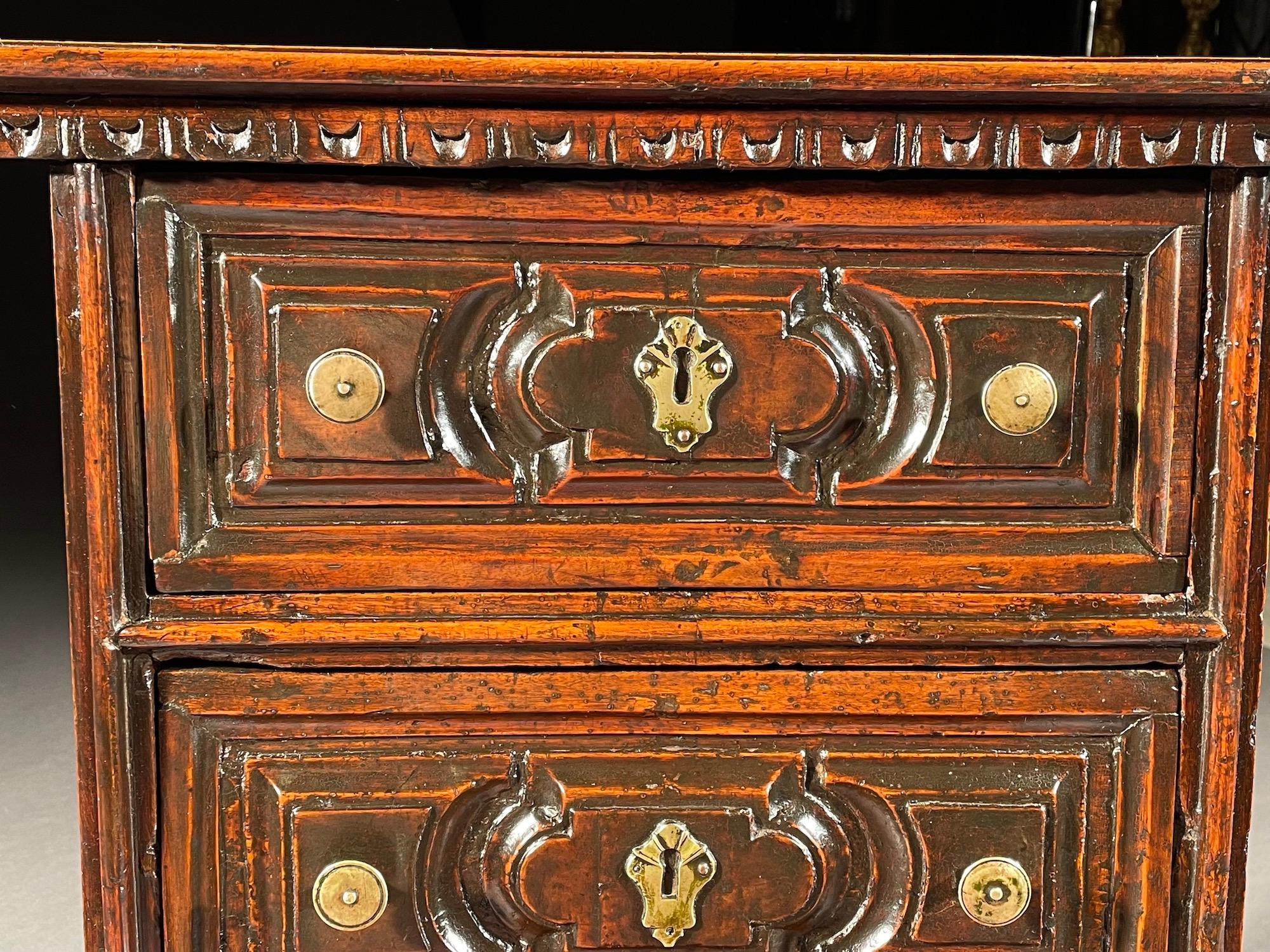 Chest of Drawers Table Kneeler Inginocciatoio Walnut Venice Rule Carved Baroque For Sale 5