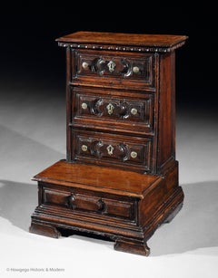 Chest of Drawers Table Kneeler Inginocciatoio Walnut Venice Rule Carved Baroque