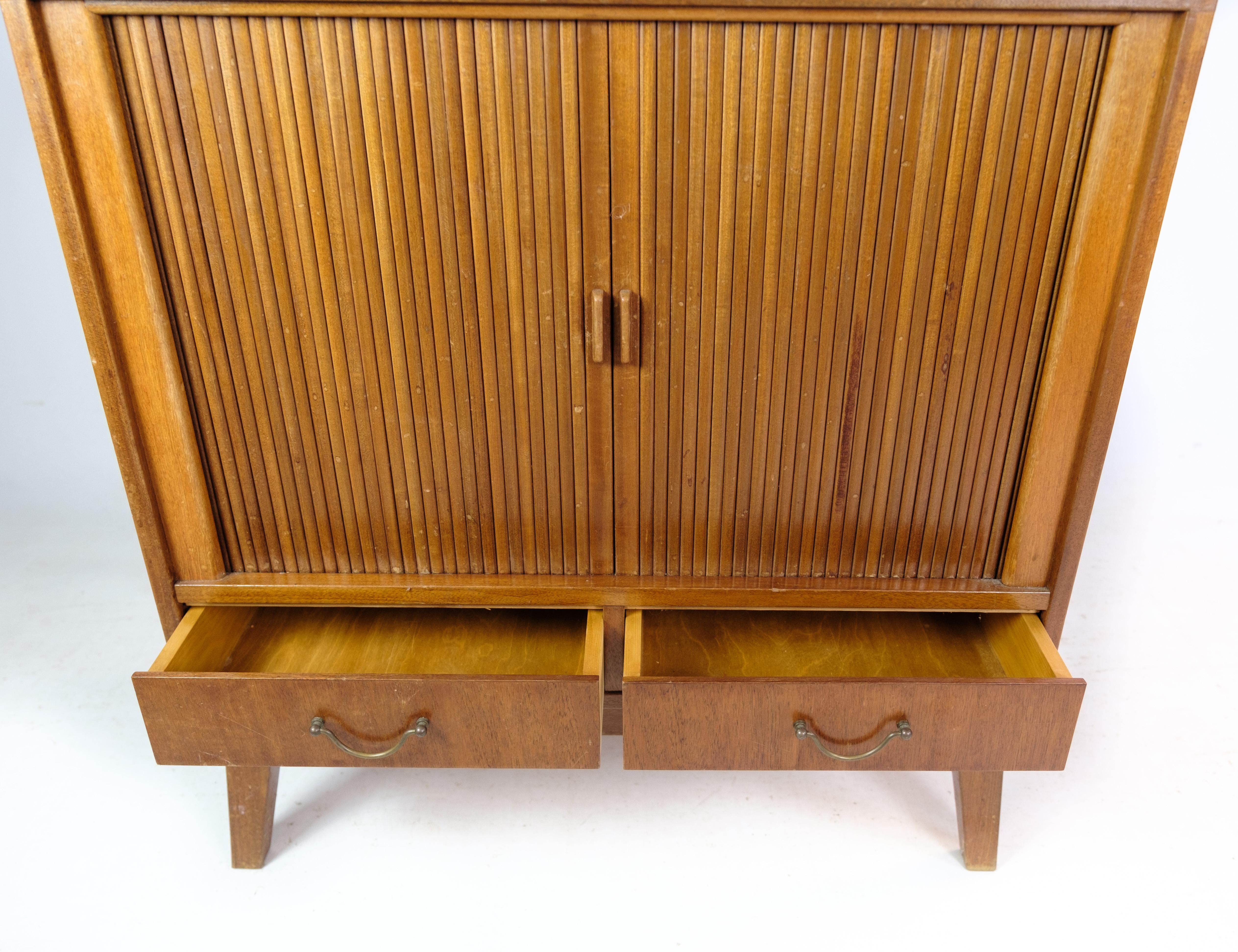 Chest of drawers in teak wood of Danish design from around the 1960s.

This product will be inspected thoroughly at our professional workshop by our educated employees, who assure the product quality.